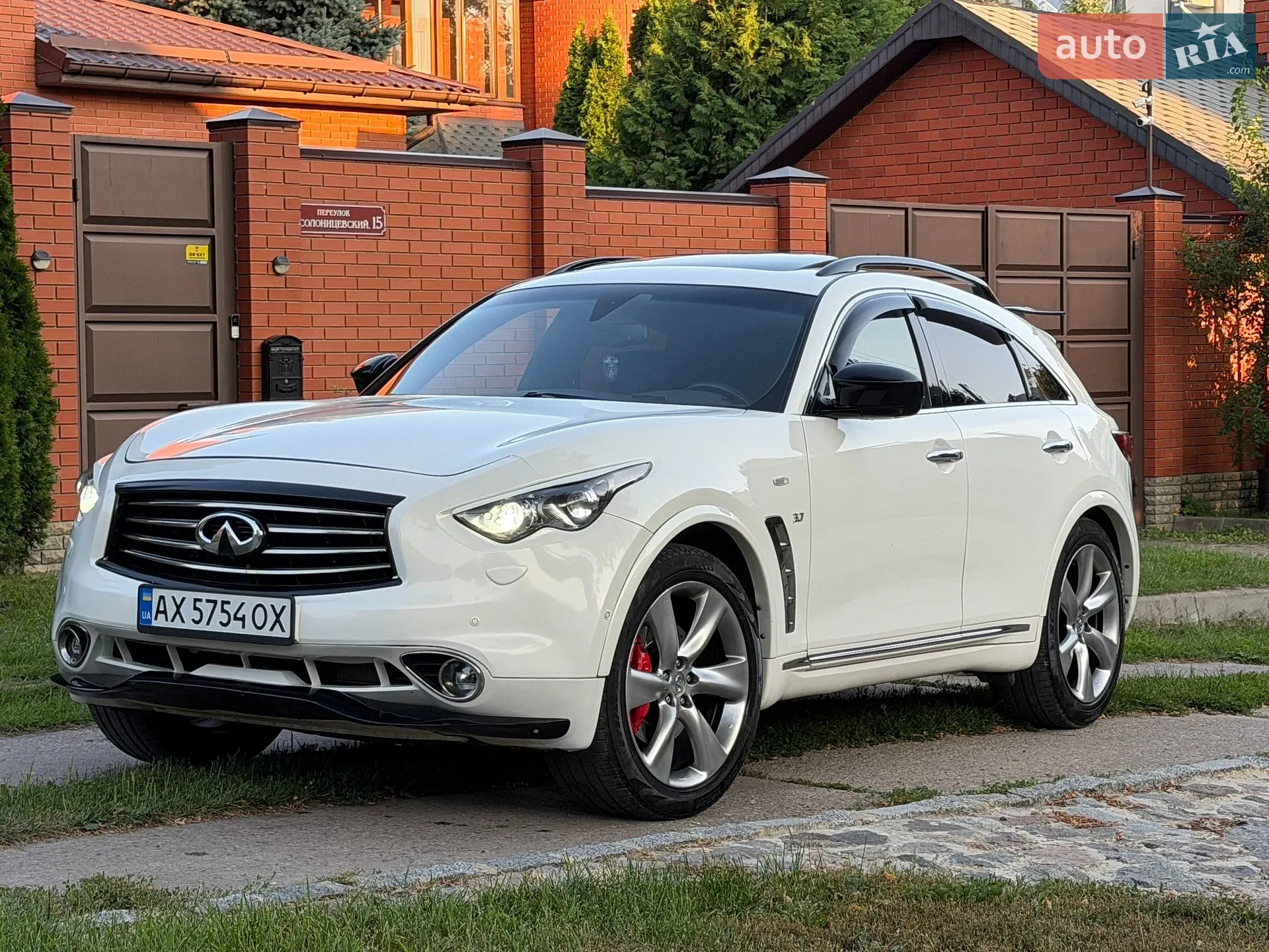 Infiniti QX70, 2013