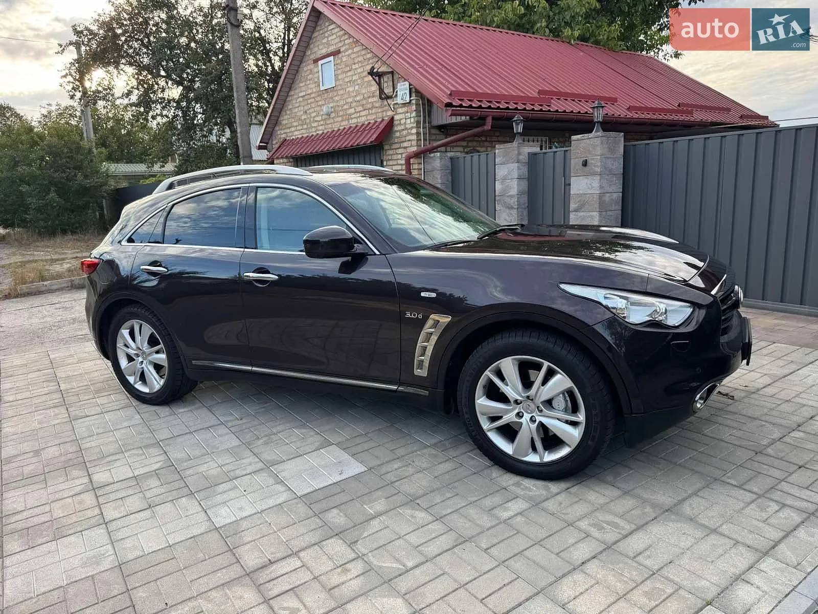 Infiniti QX70, 2013