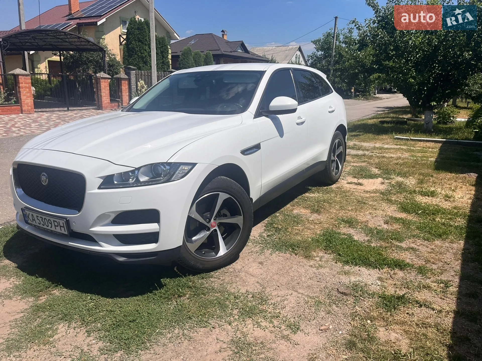 Jaguar F-Pace, 2016