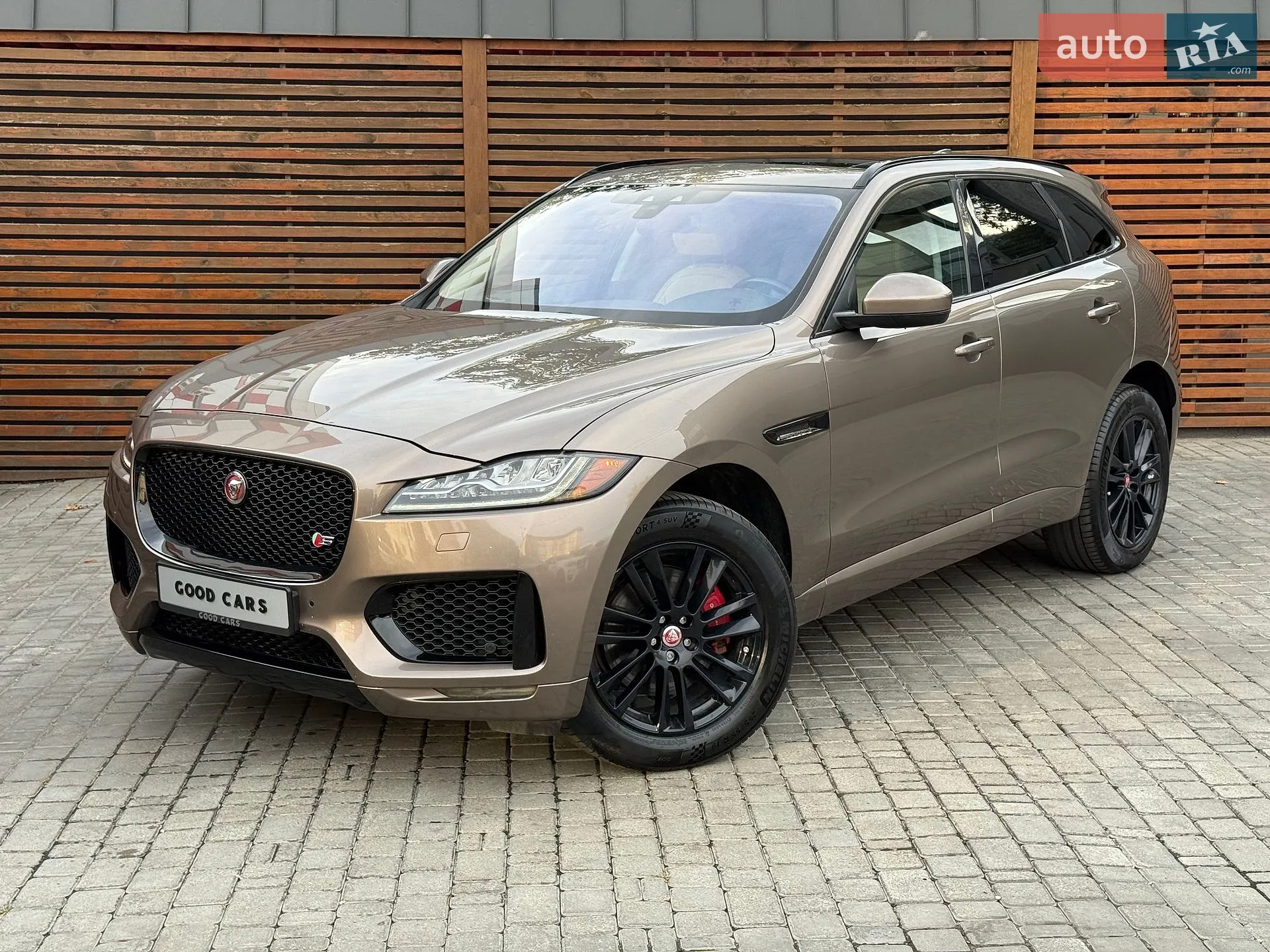 Jaguar F-Pace, 2016