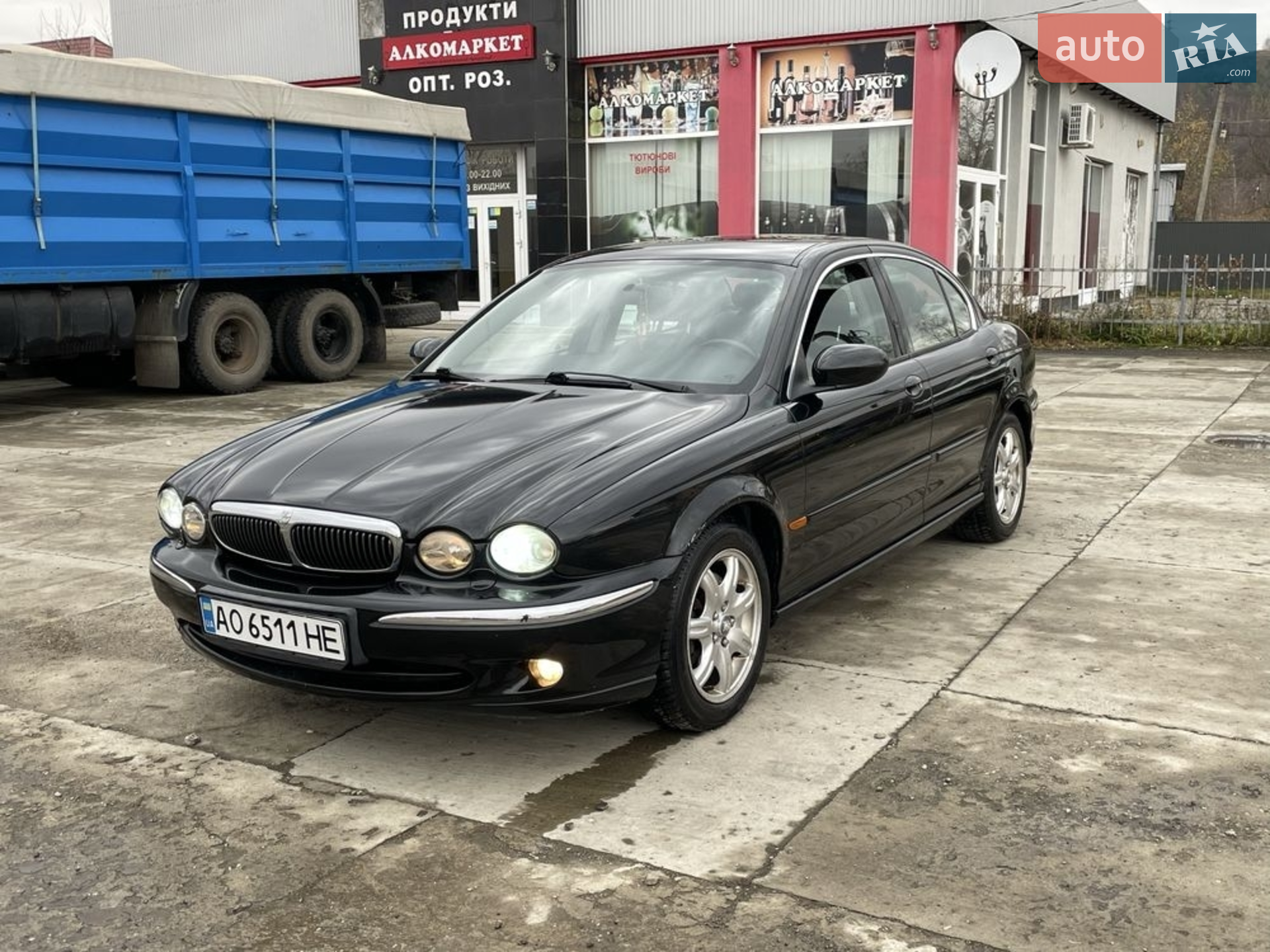 Jaguar X-Type, 2001