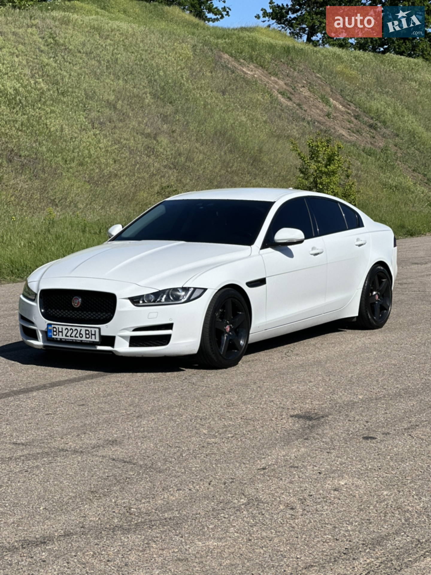 Jaguar XE, 2015