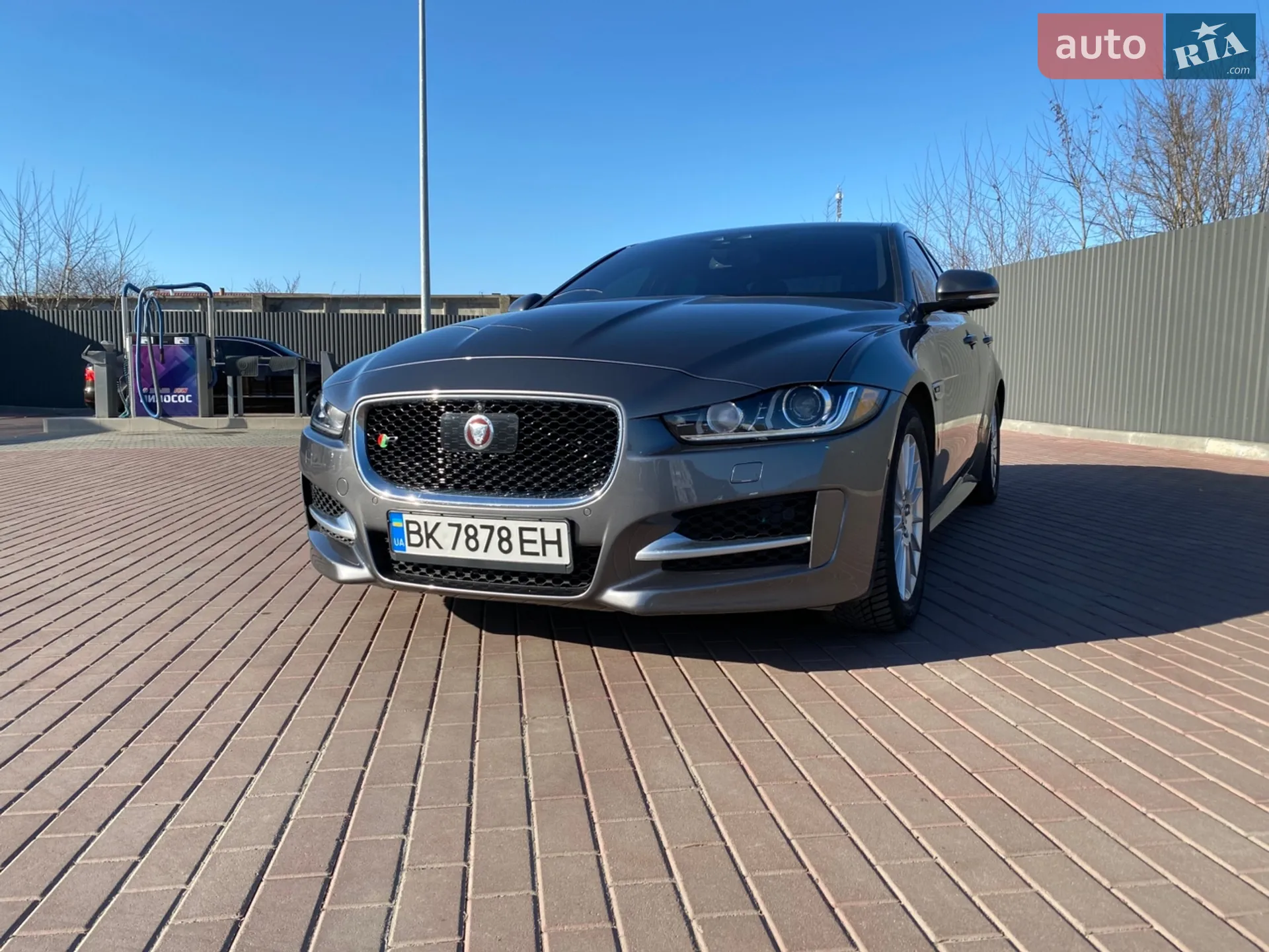Jaguar XE, 2016