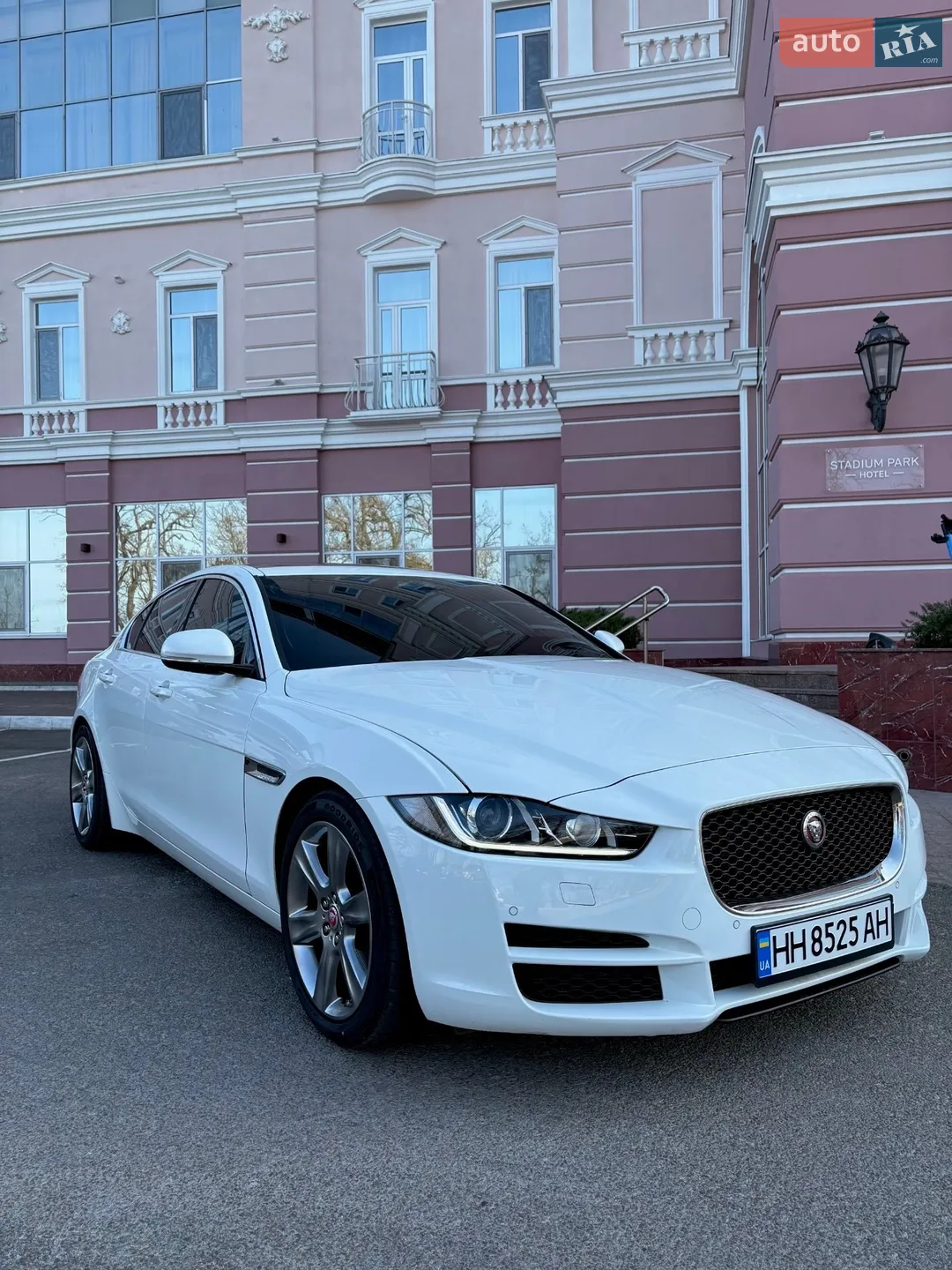 Jaguar XE, 2017