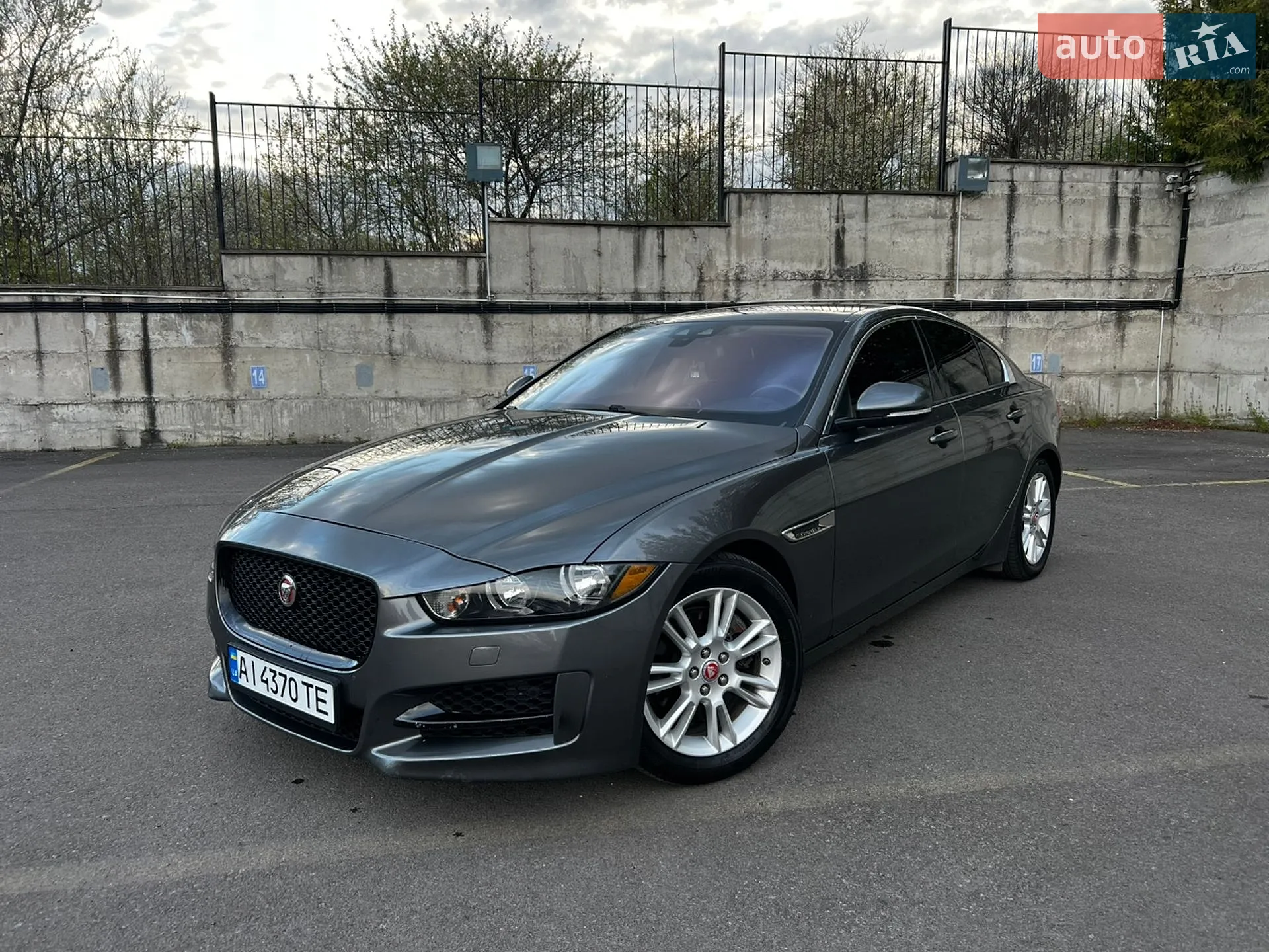 Jaguar XE, 2016