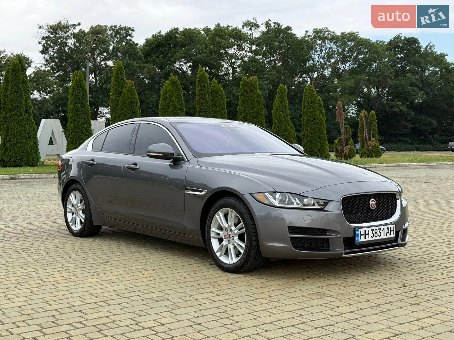 Jaguar XE, 2016