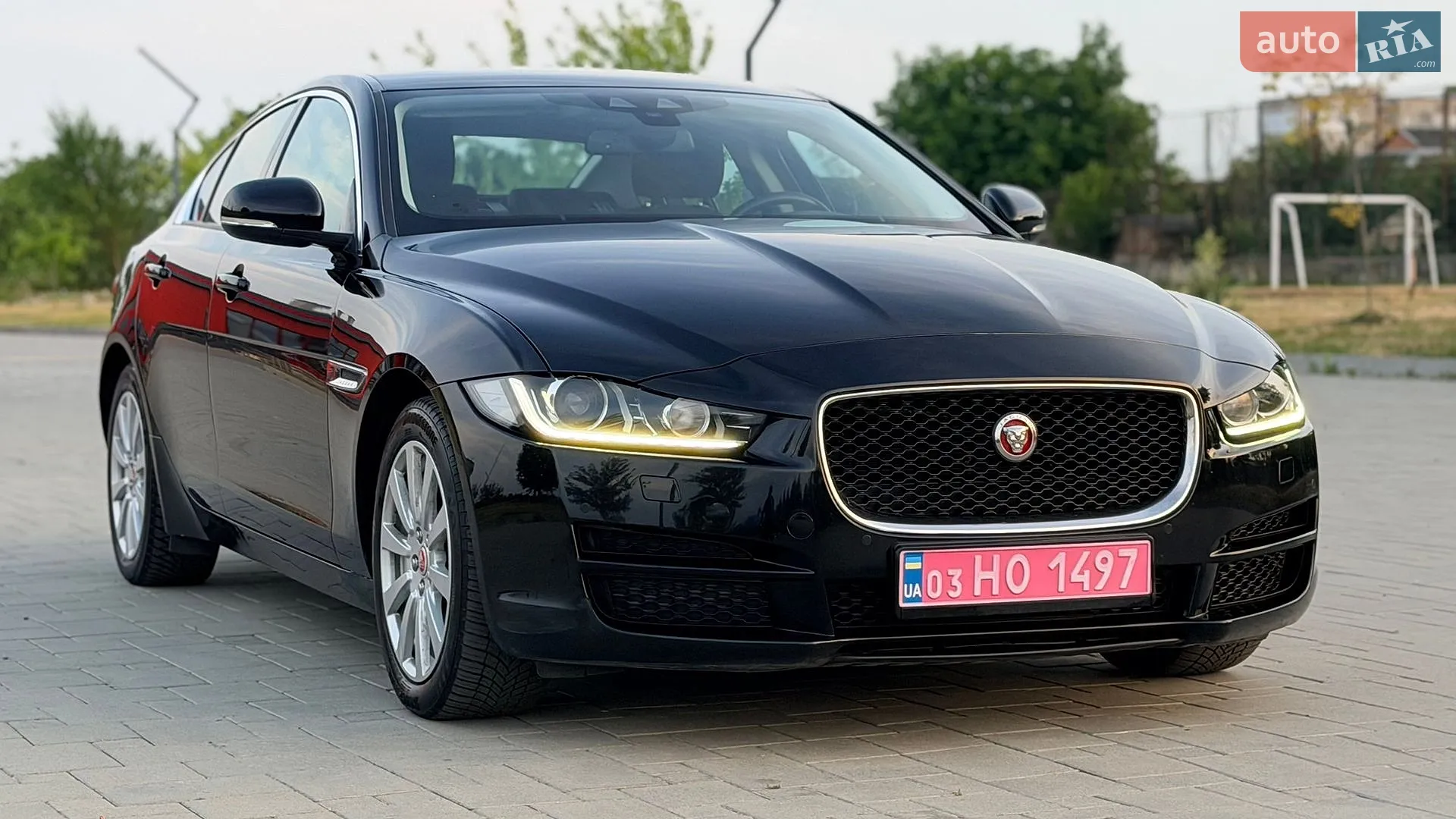 Jaguar XE, 2016