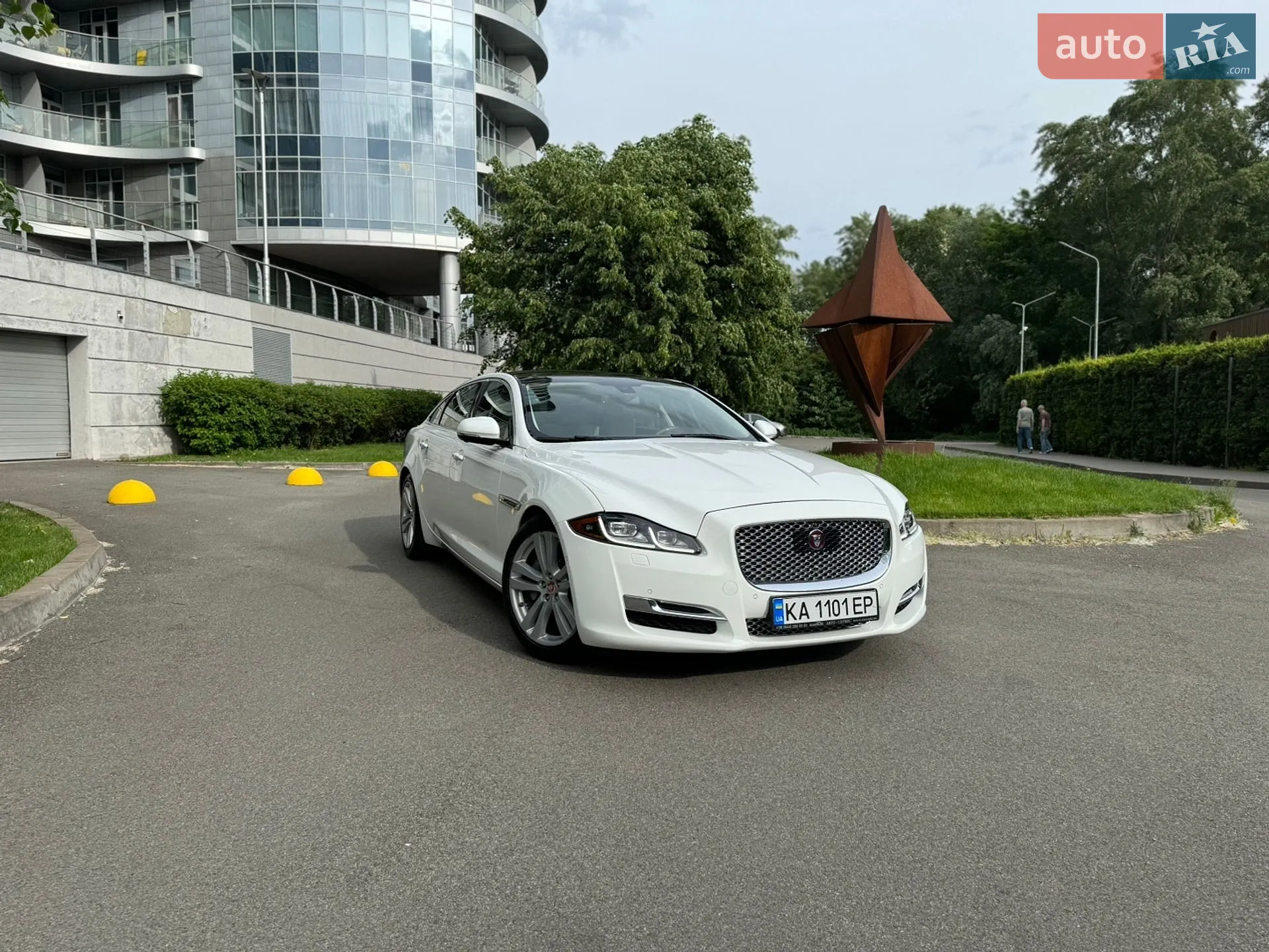 Jaguar XJ, 2016