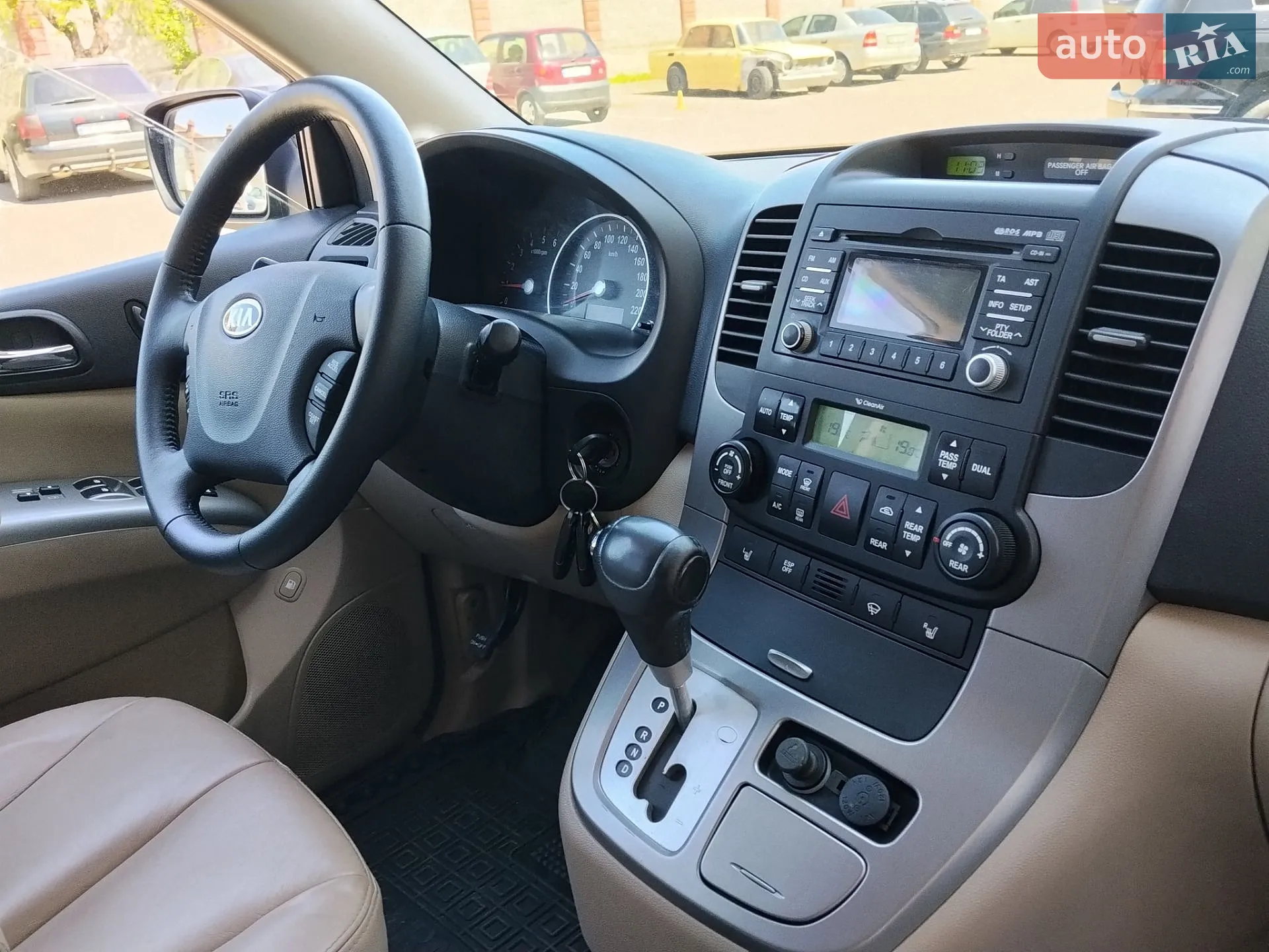 Kia Carnival, 2012