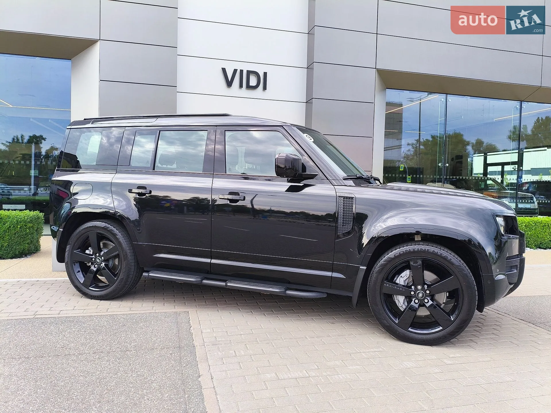 Land Rover Defender, 2025