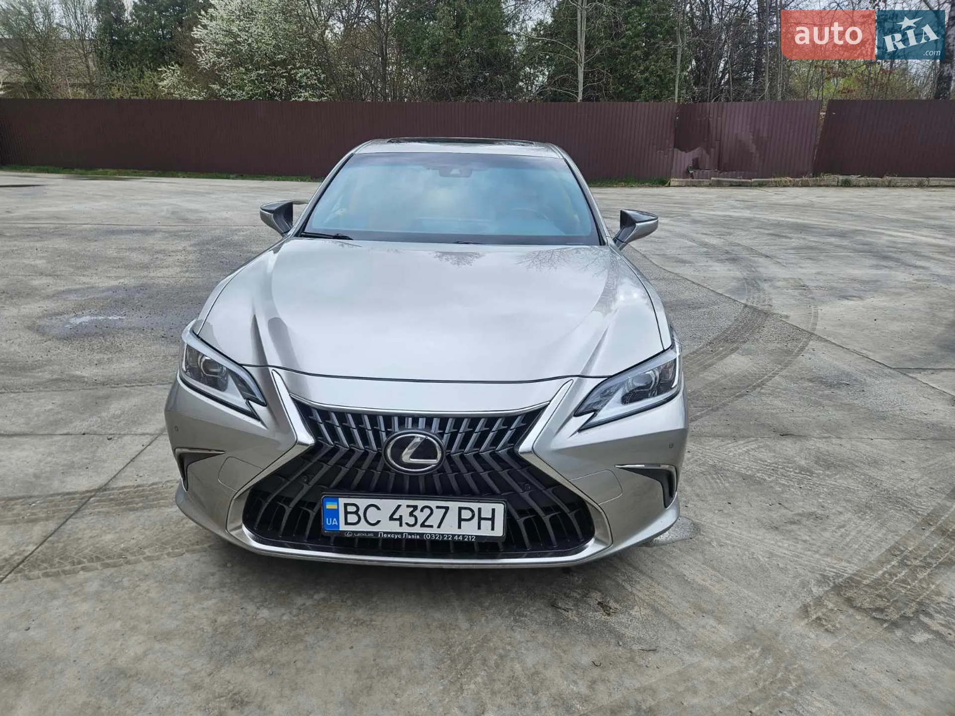 Lexus ES, 2022