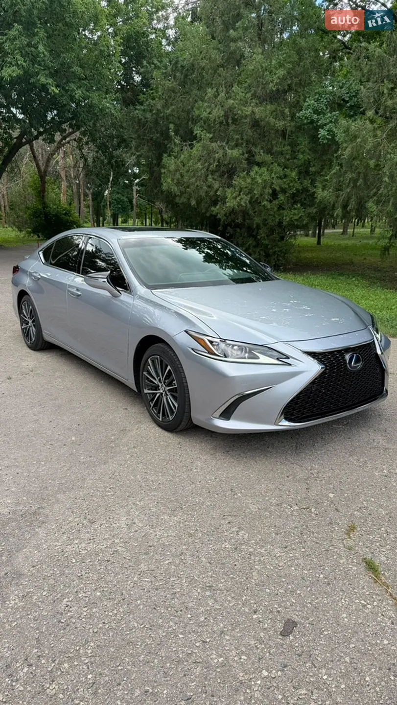 Lexus ES, 2022