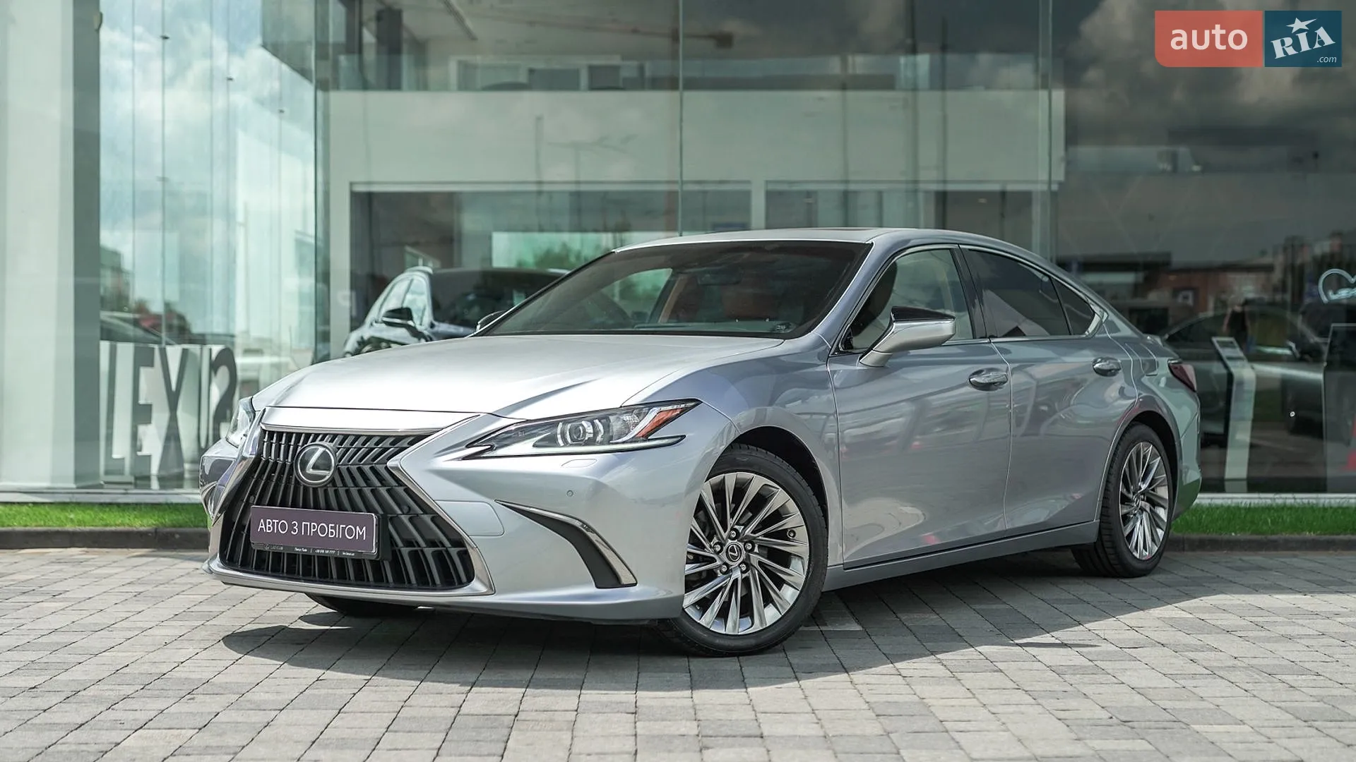Lexus ES, 2022