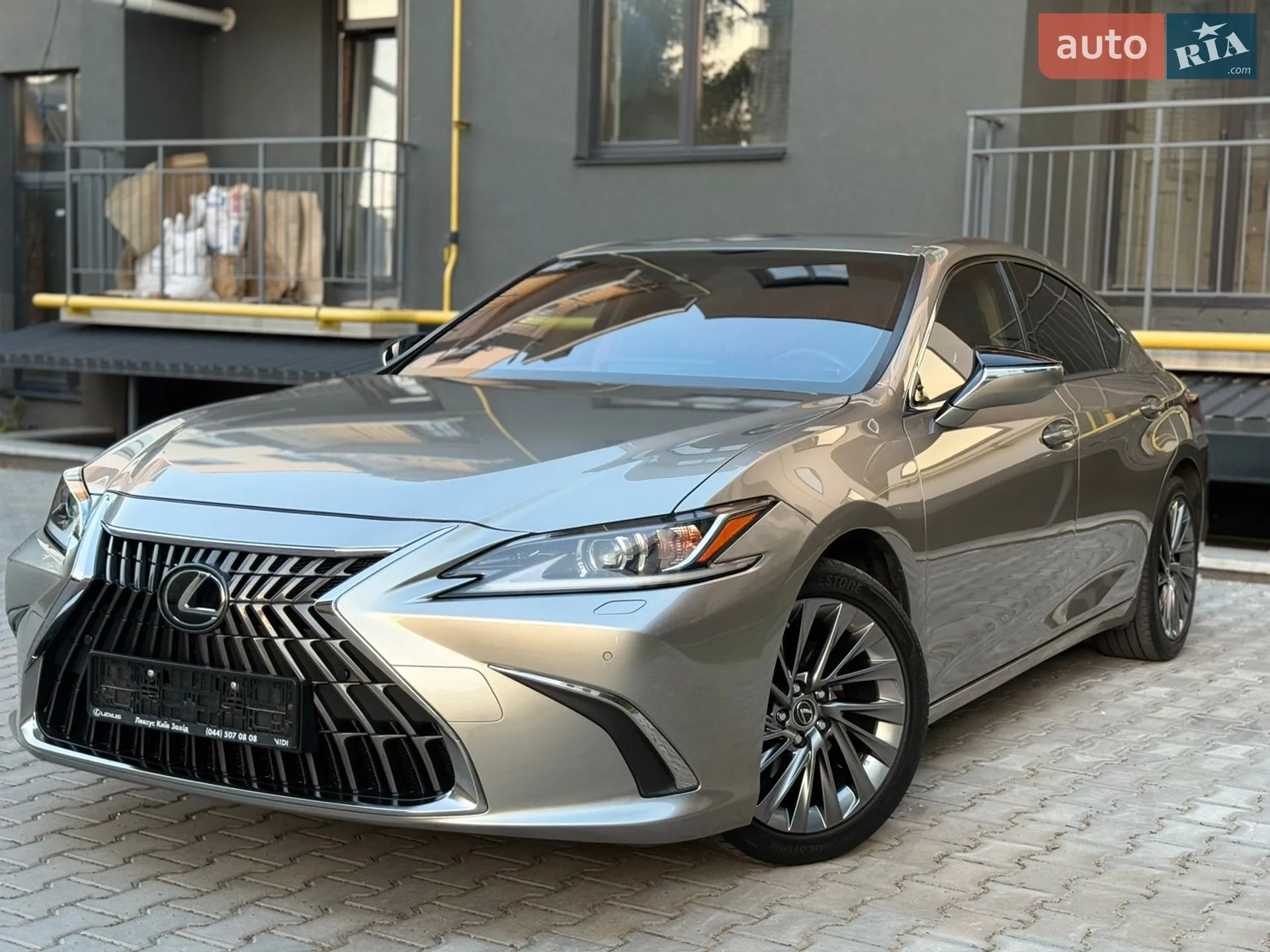 Lexus ES, 2023