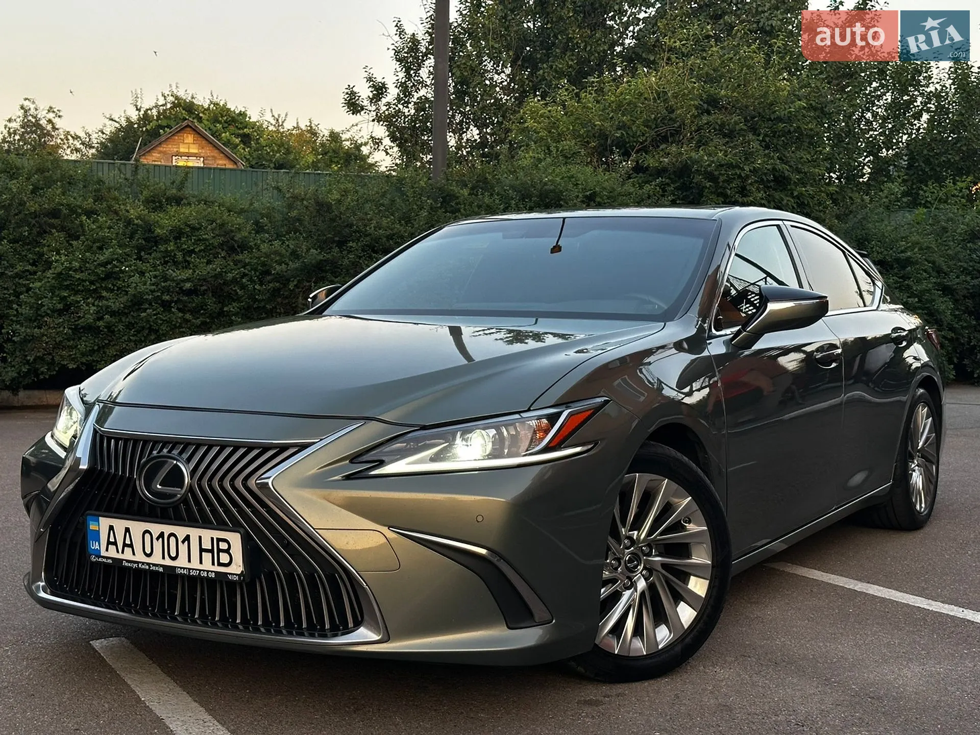 Lexus ES, 2019