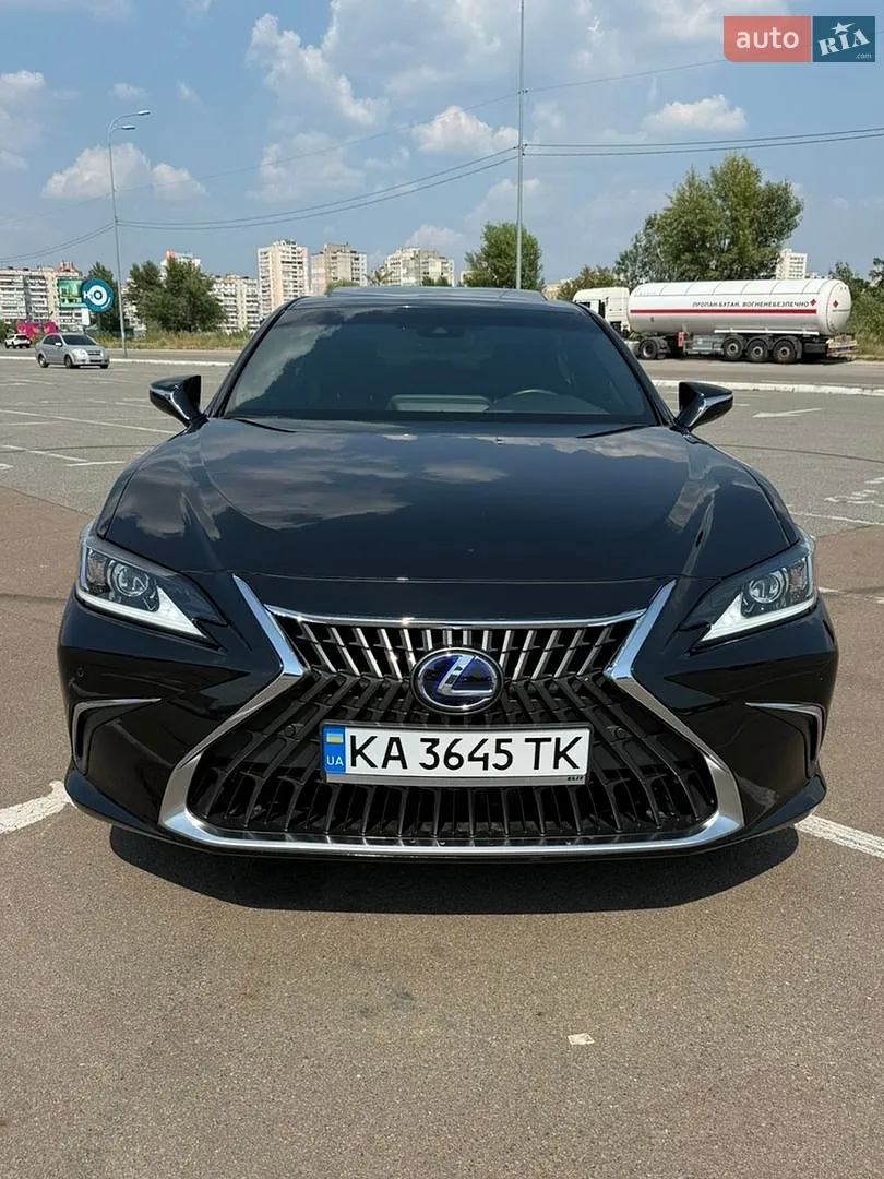Lexus ES, 2022
