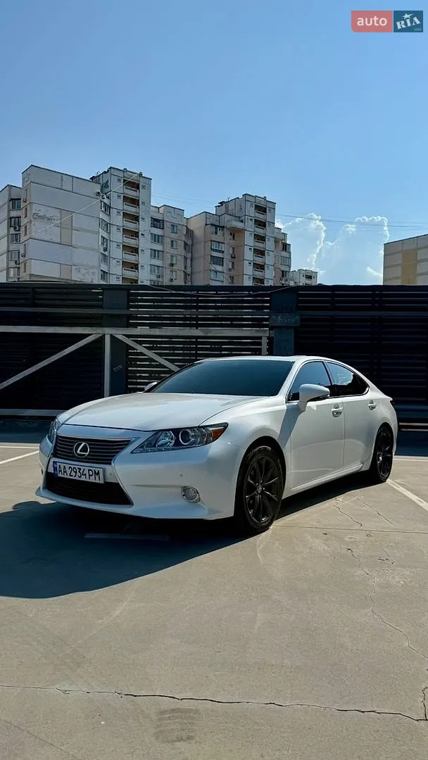 Lexus ES, 2012