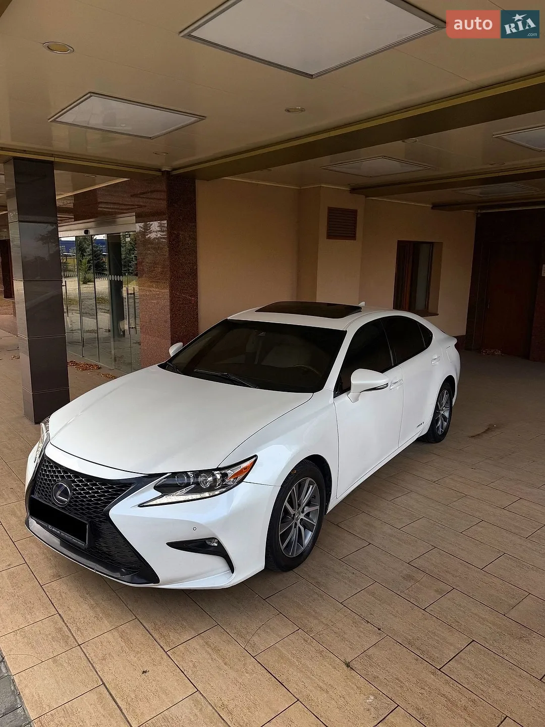 Lexus ES, 2016