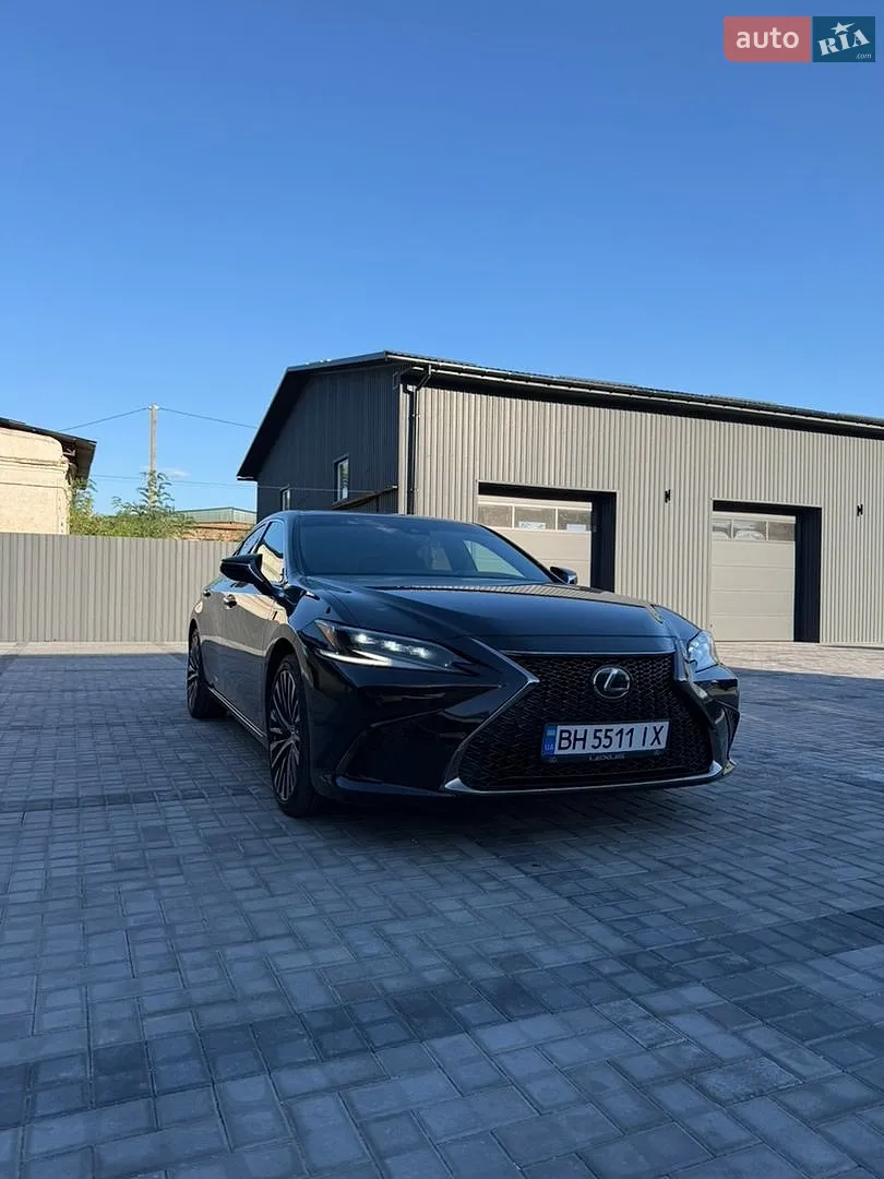 Lexus ES, 2022