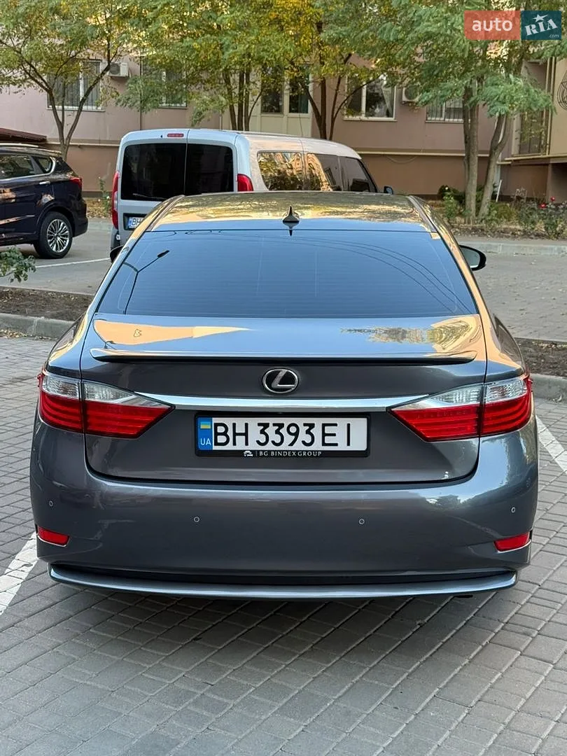 Lexus ES, 2012
