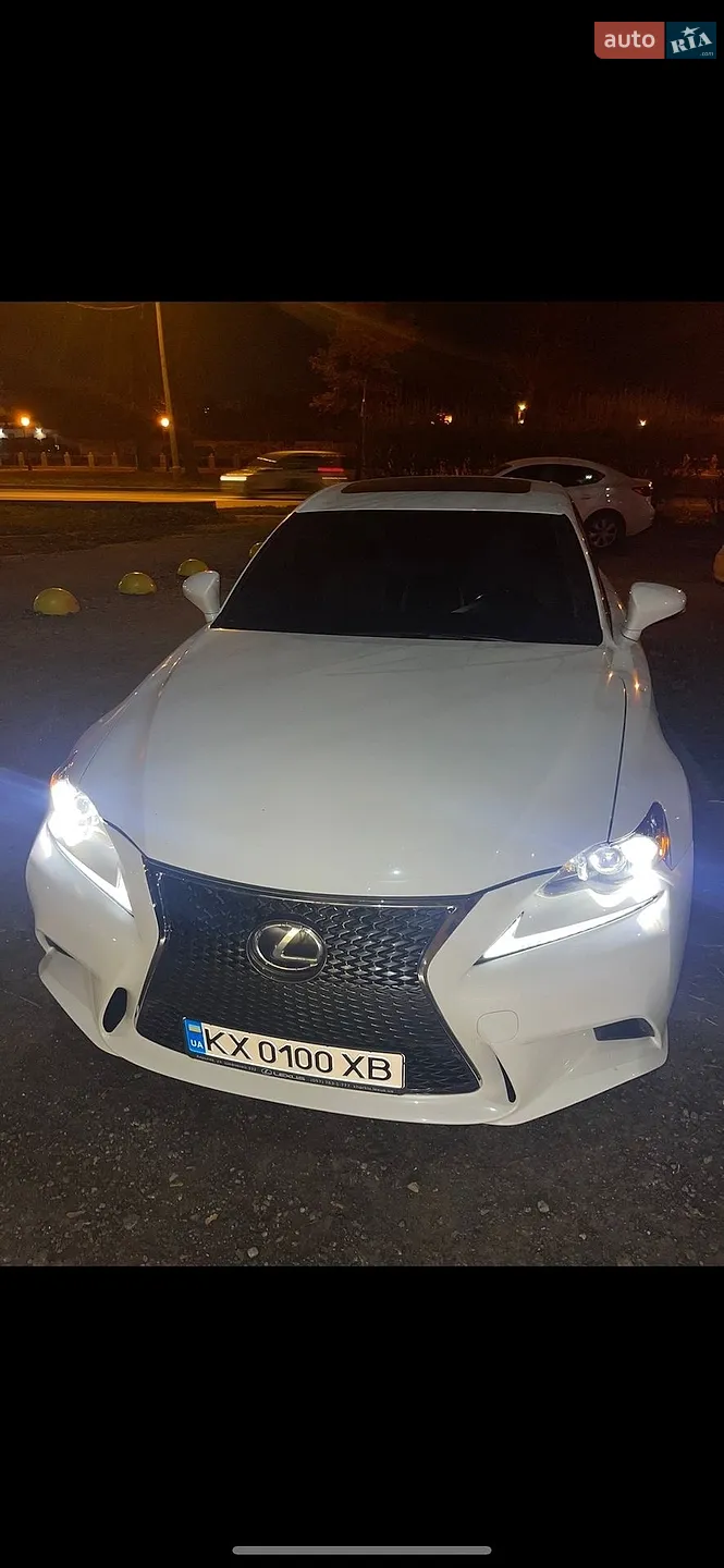 Lexus IS, 2016