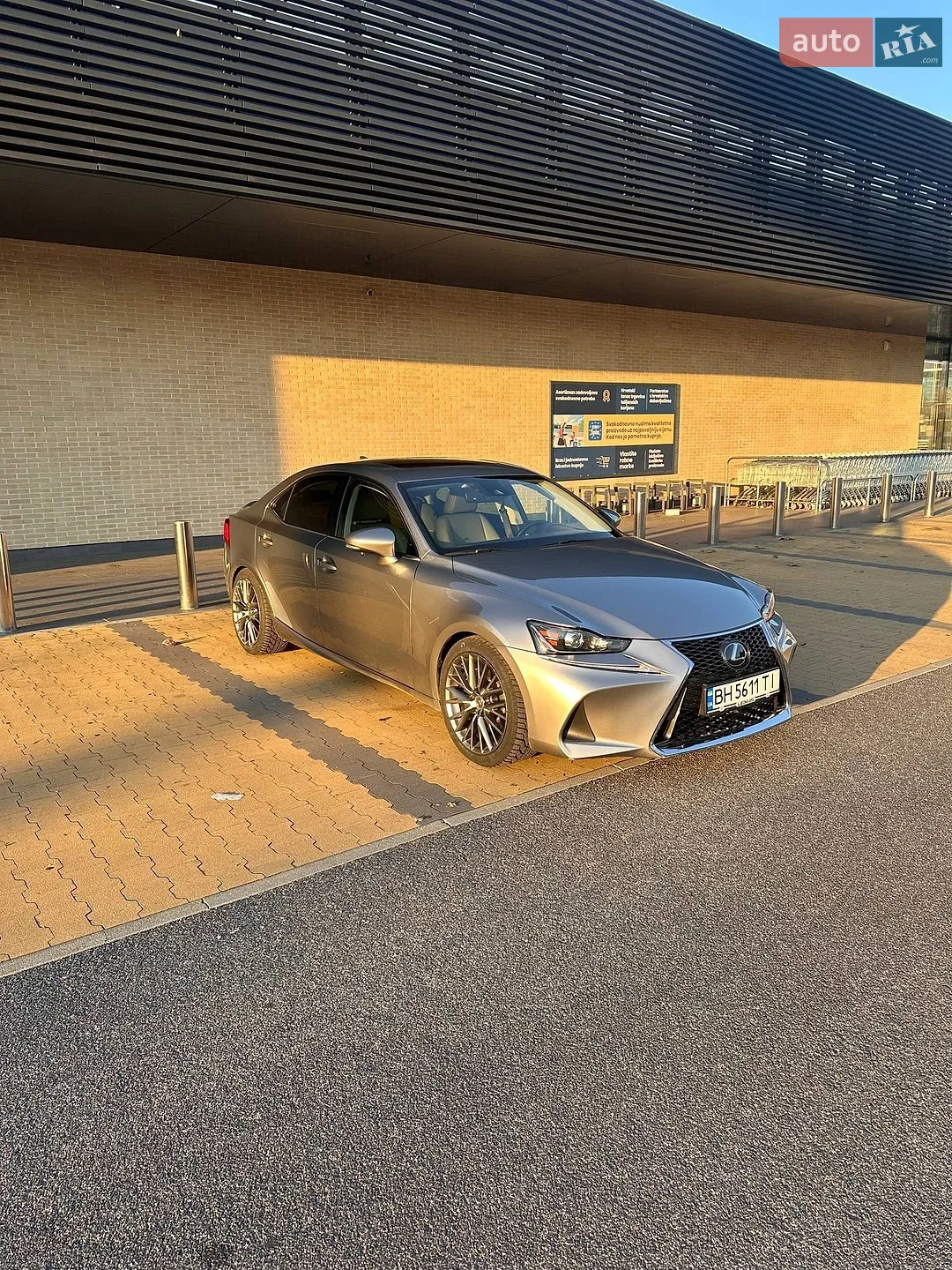 Lexus IS, 2017