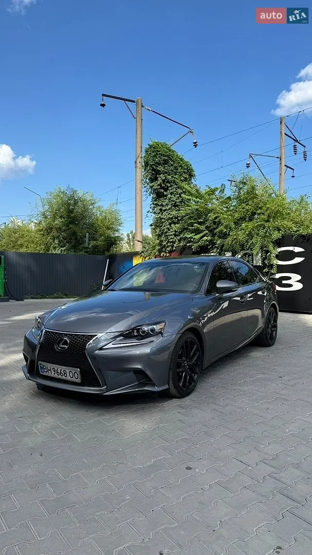 Lexus IS, 2013