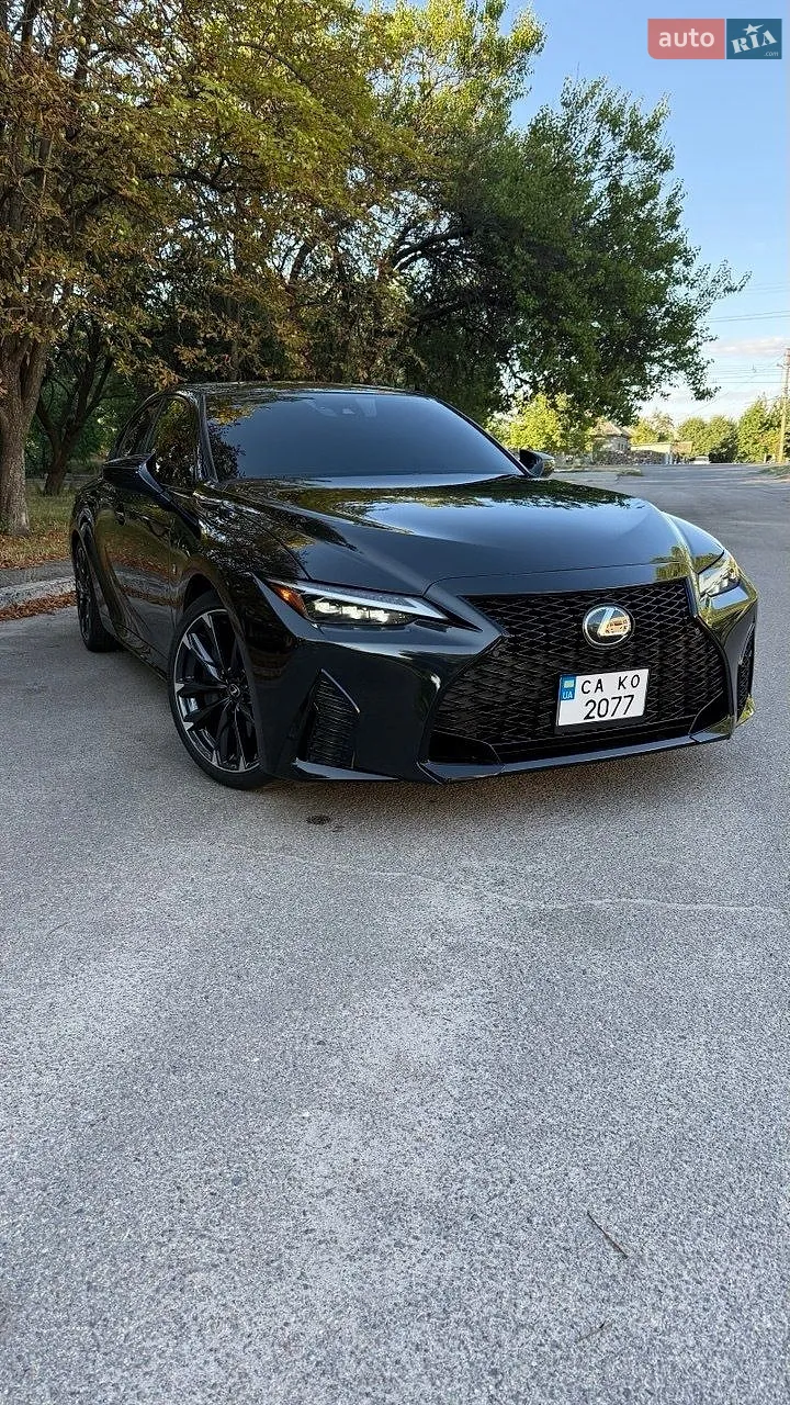 Lexus IS, 2022