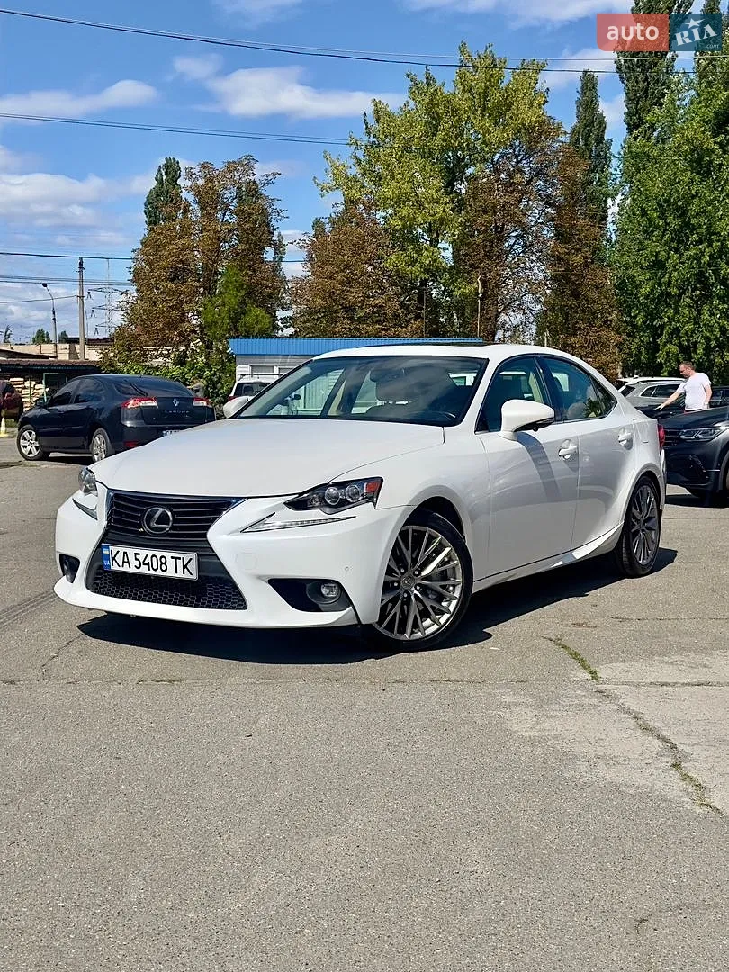 Lexus IS, 2015