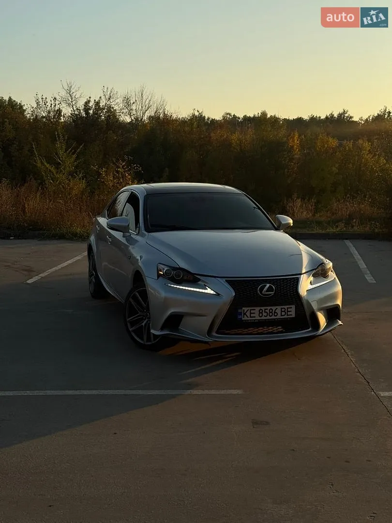 Lexus IS, 2016