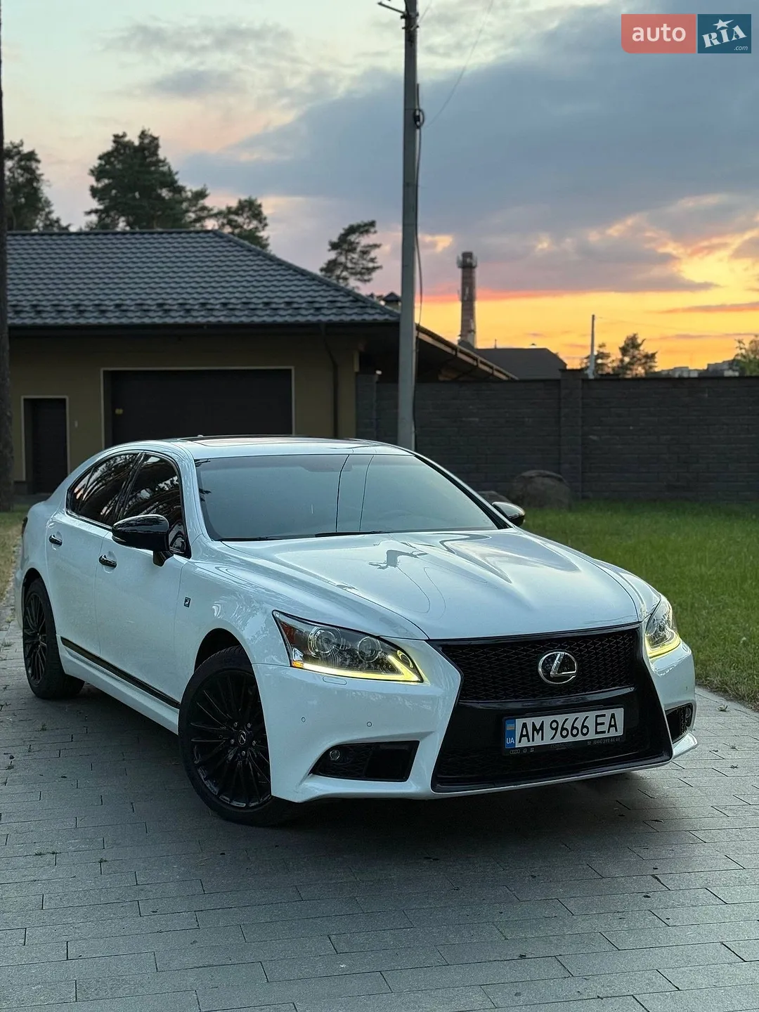 Lexus LS, 2014