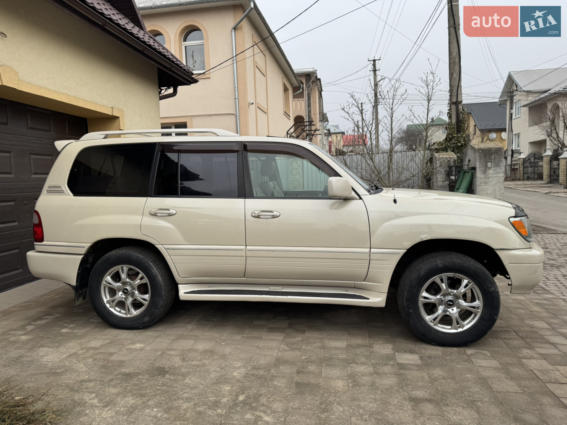 Lexus LX, 2005