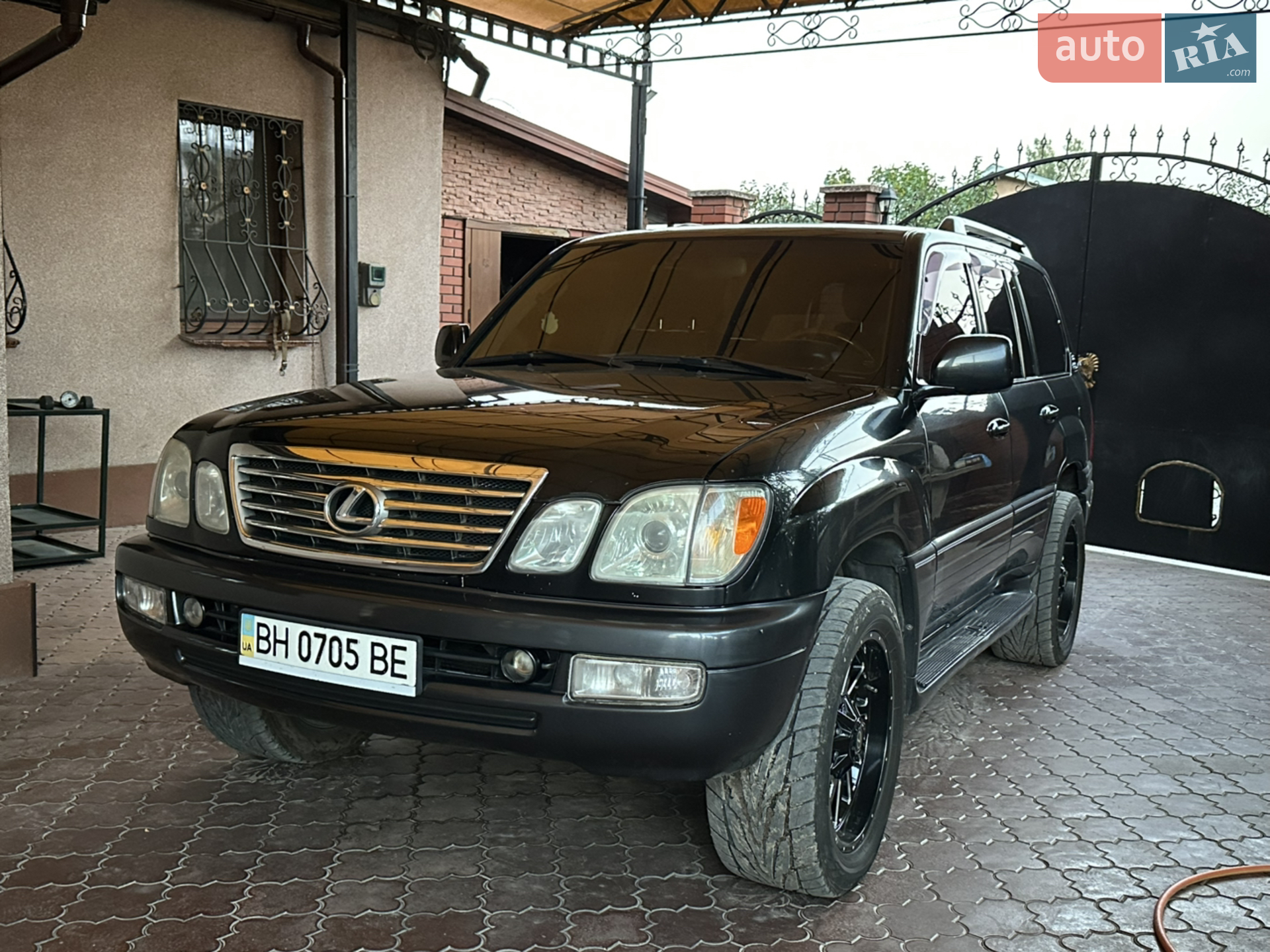 Lexus LX, 2005