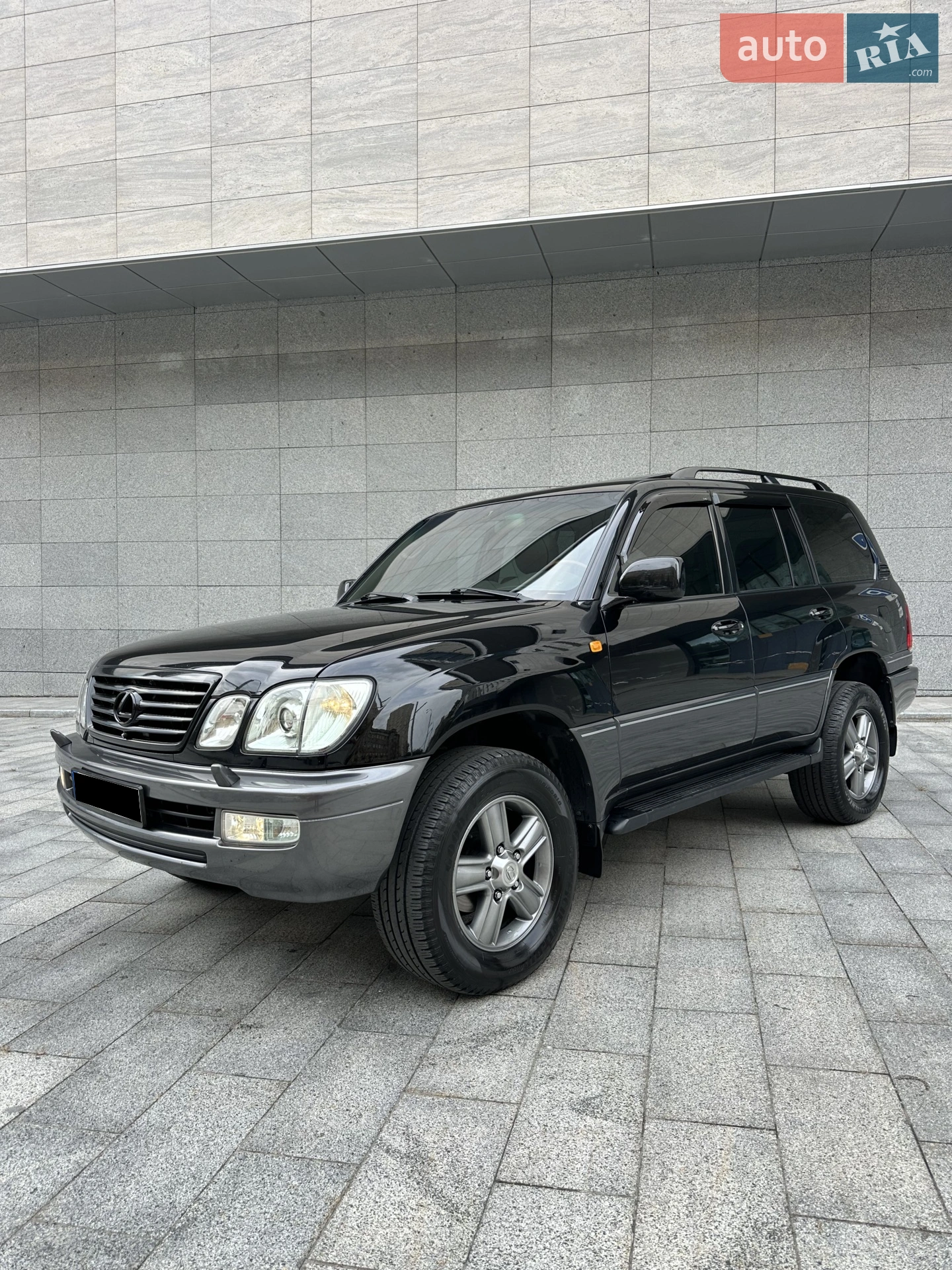 Lexus LX, 2004