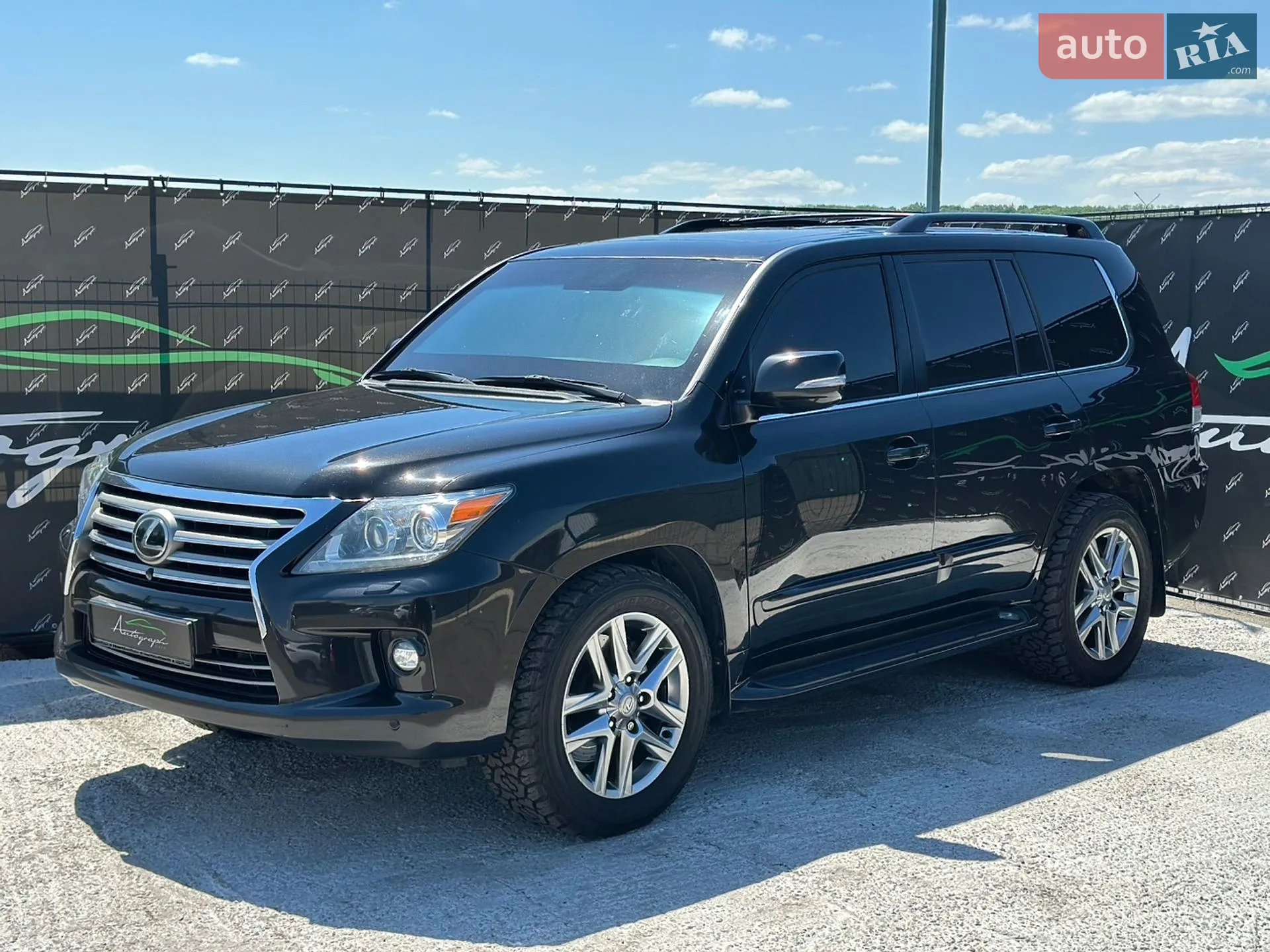 Lexus LX, 2015