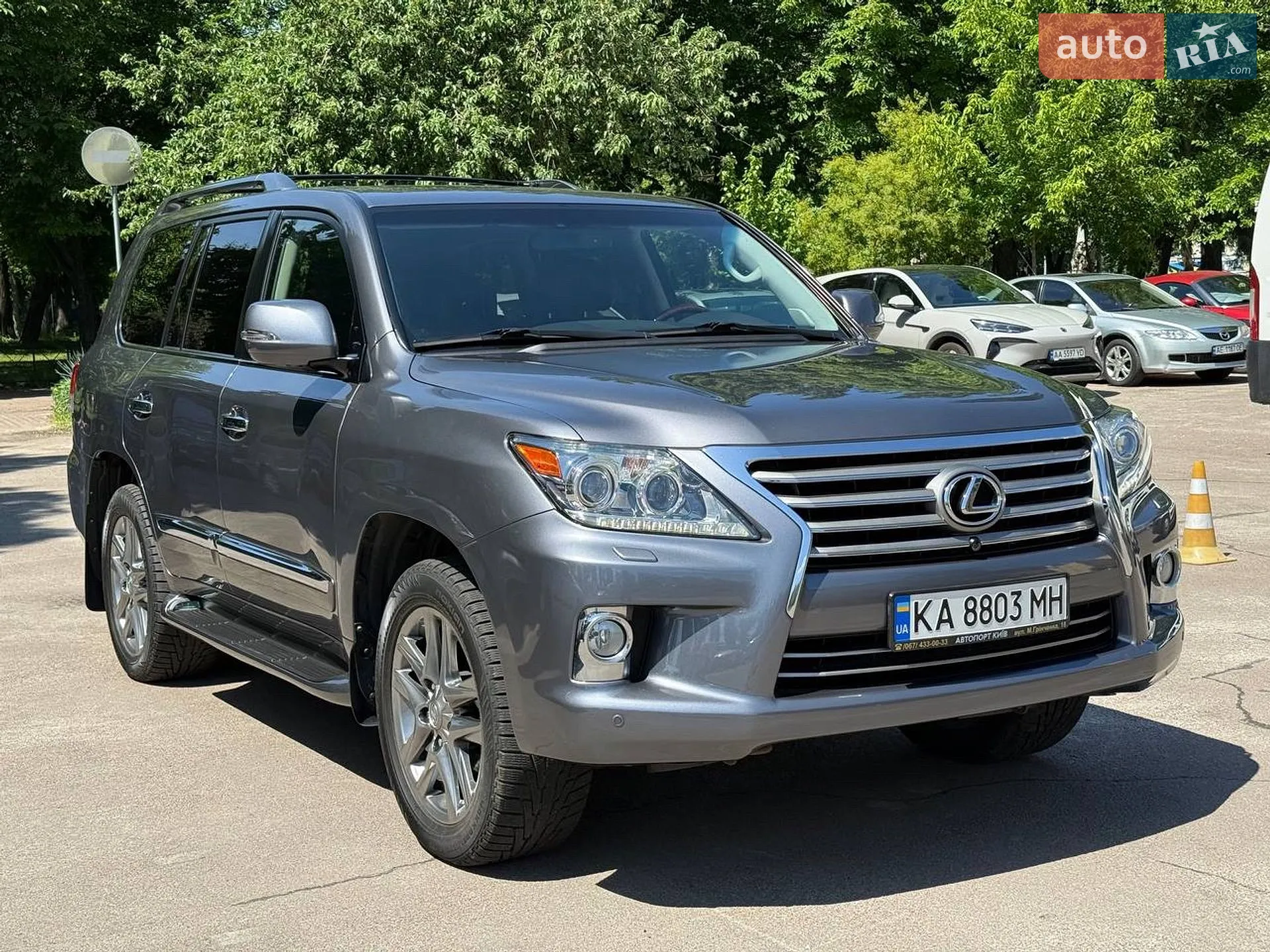 Lexus LX, 2012