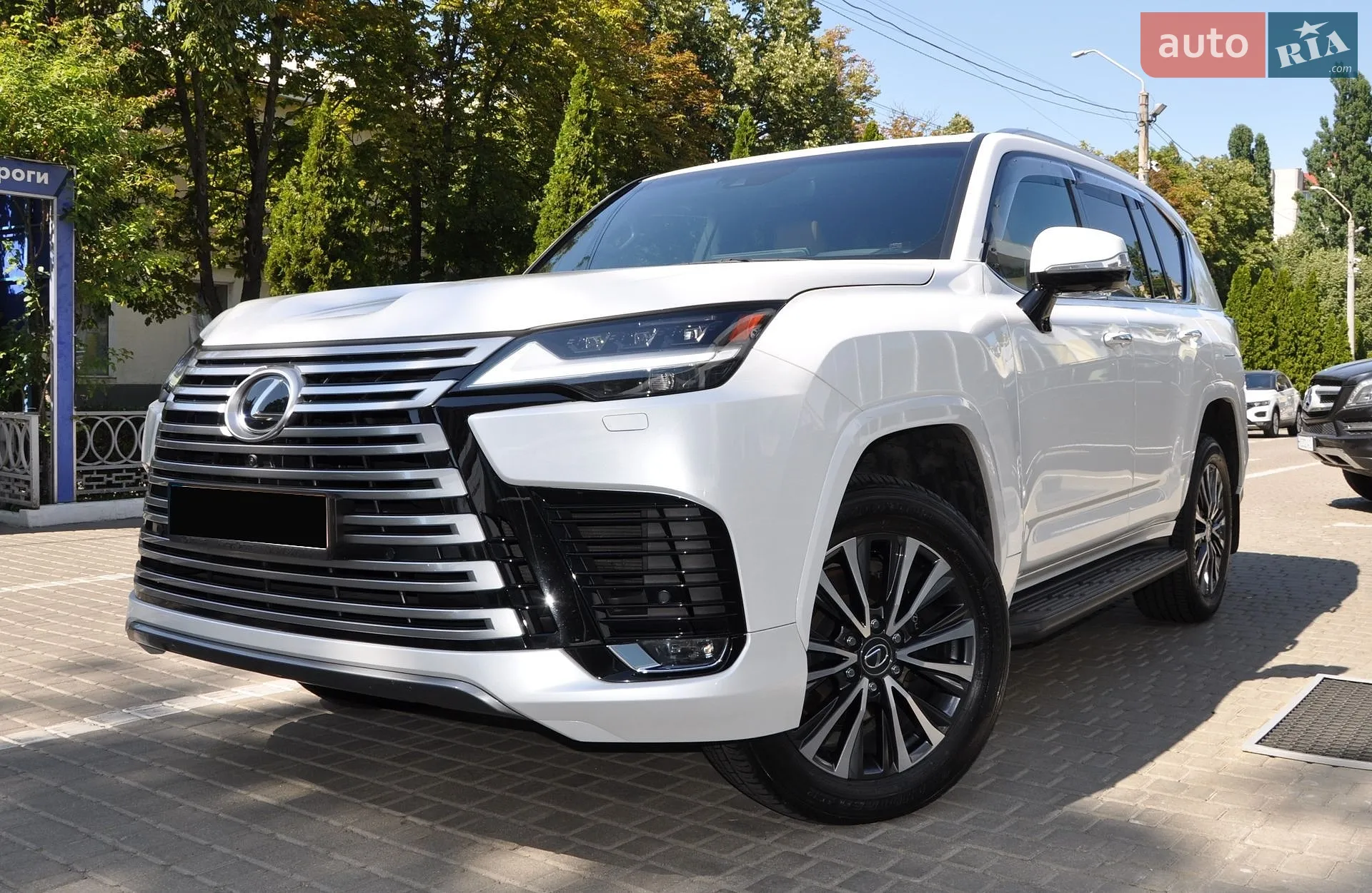Lexus LX, 2022