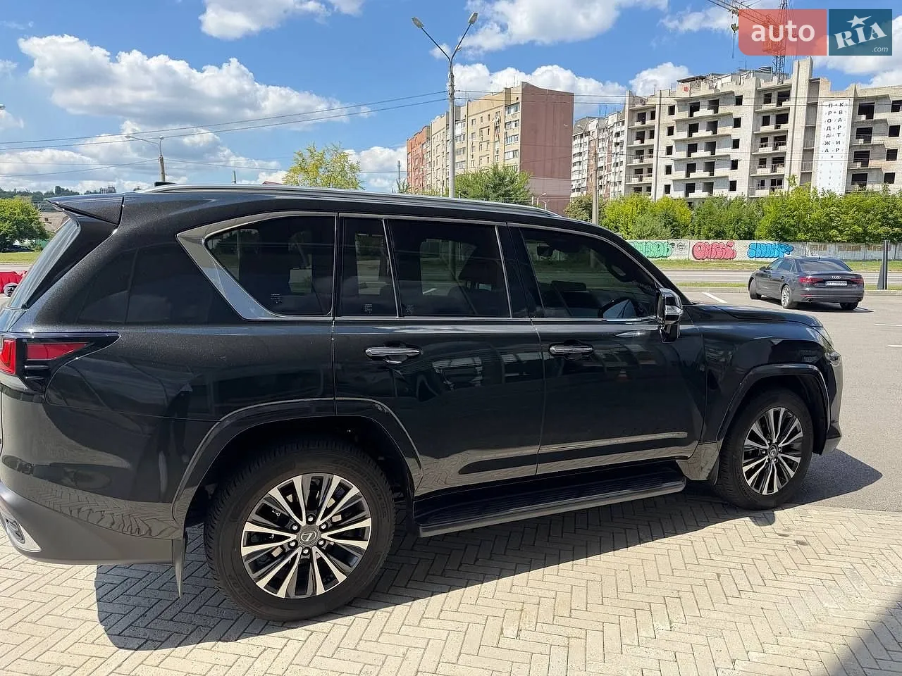 Lexus LX, 2025
