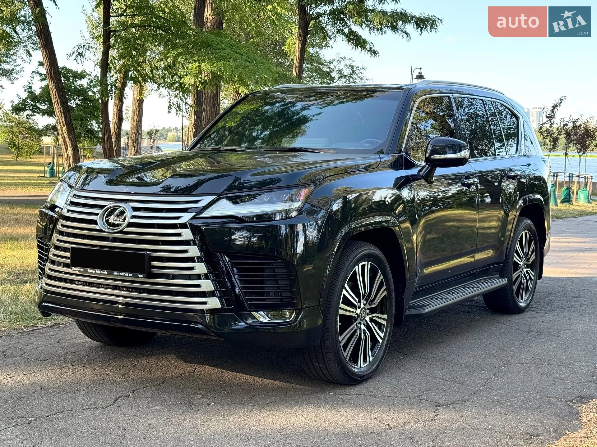Lexus LX, 2022