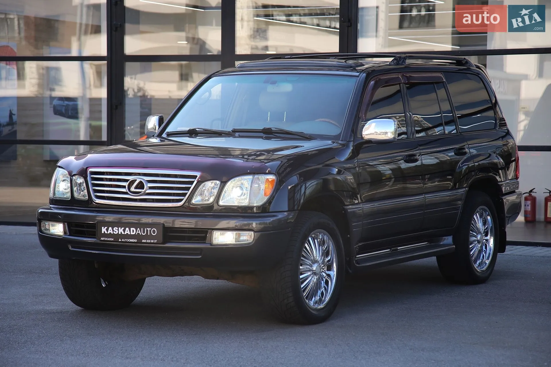 Lexus LX, 2004