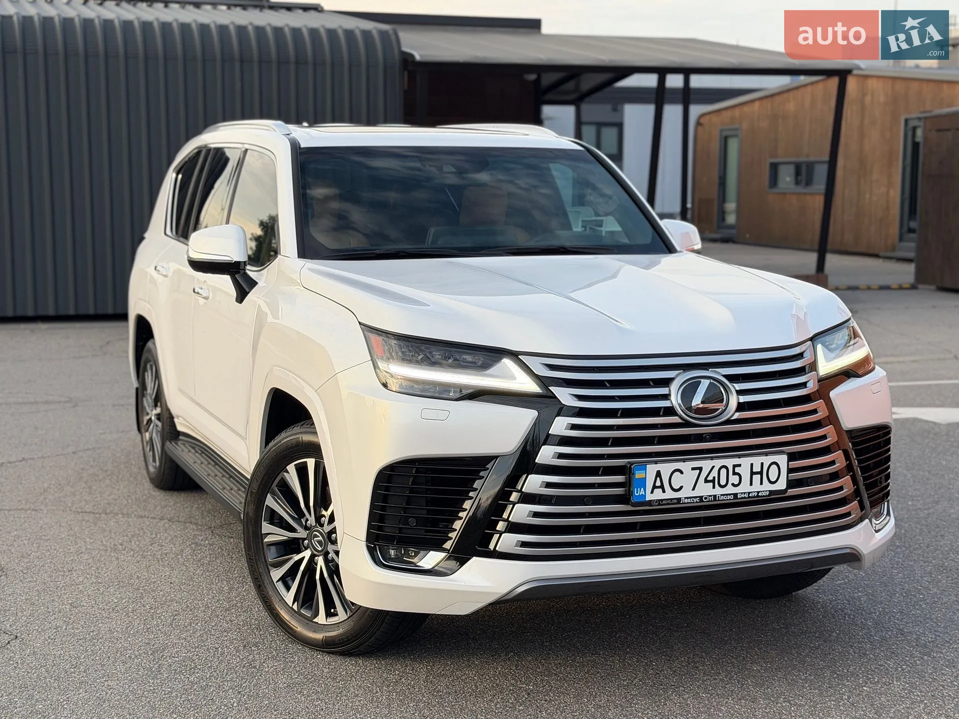 Lexus LX, 2022