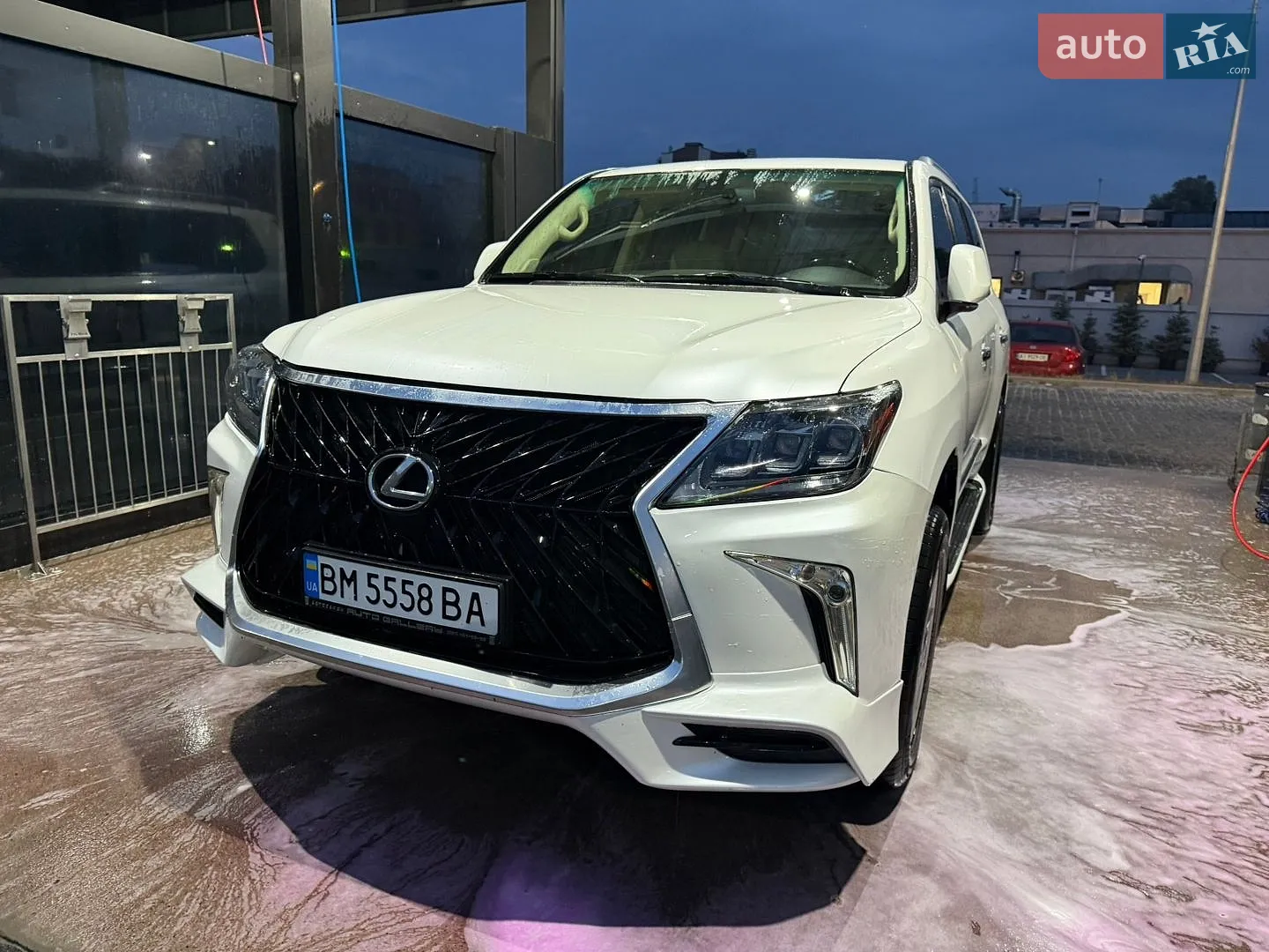 Lexus LX, 2010