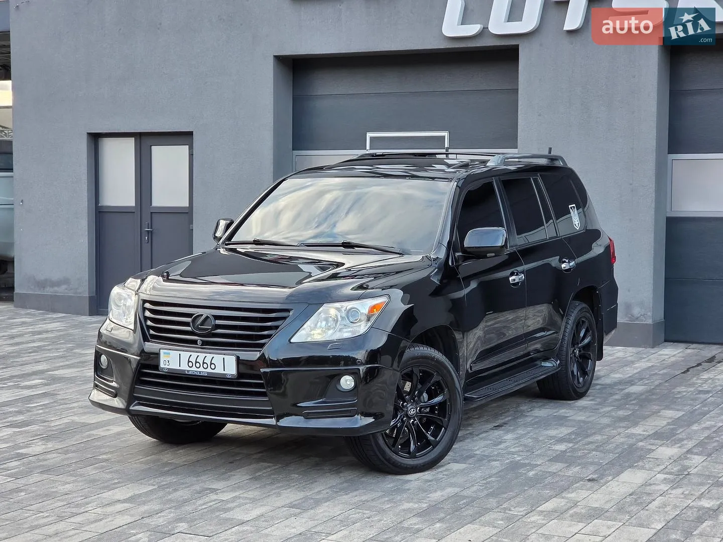 Lexus LX, 2011