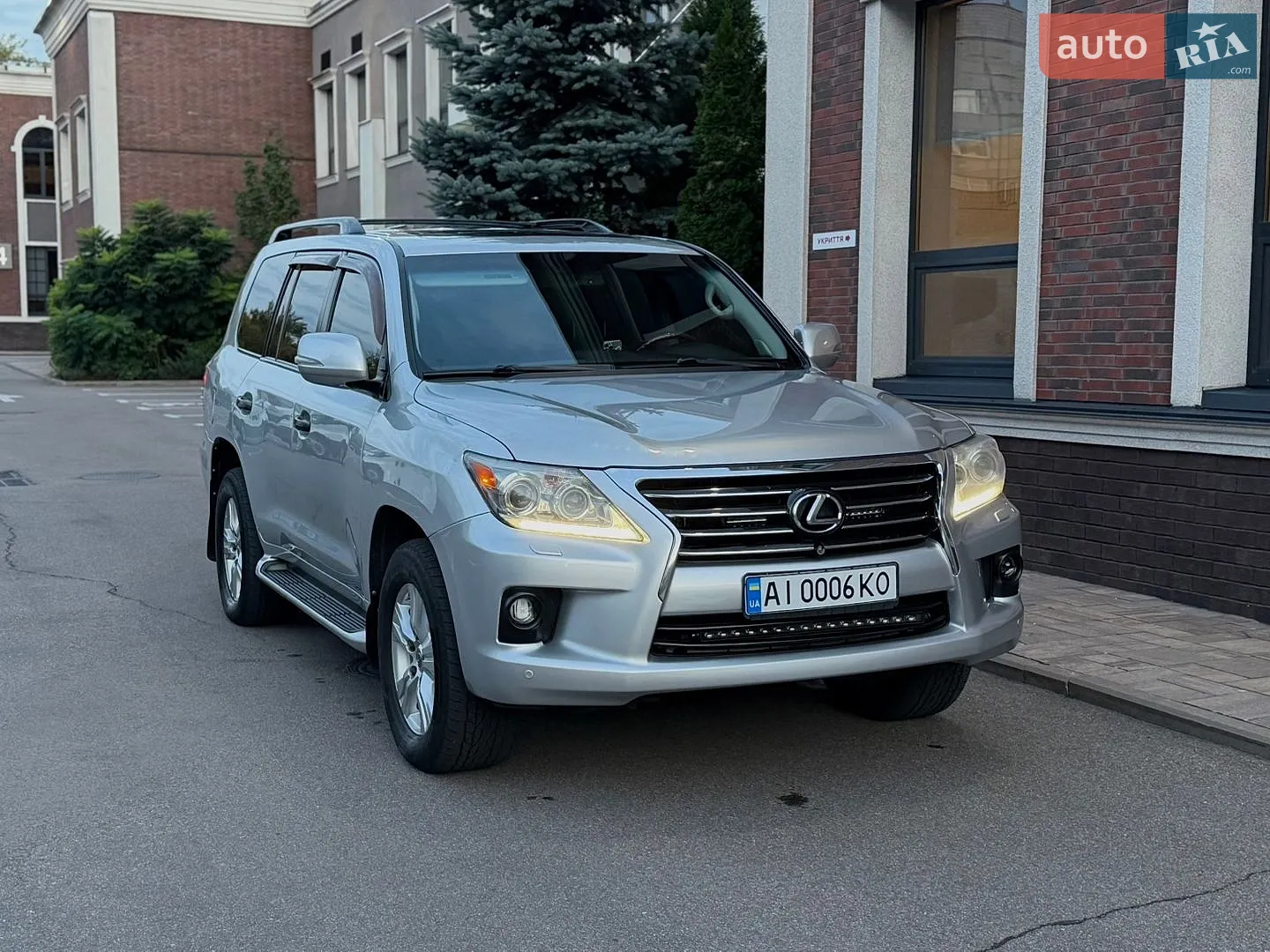 Lexus LX 2011 — 1