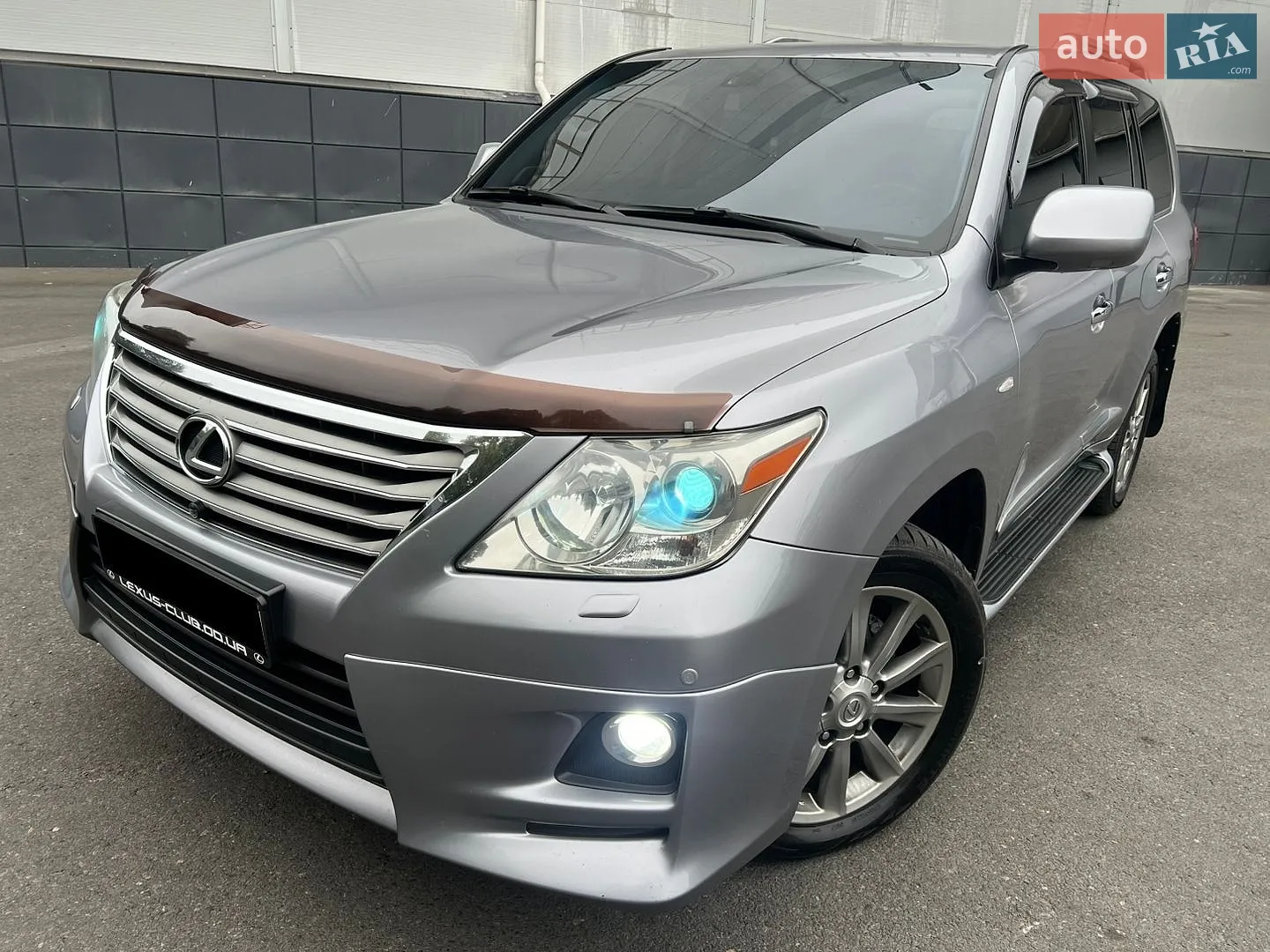 Lexus LX, 2011