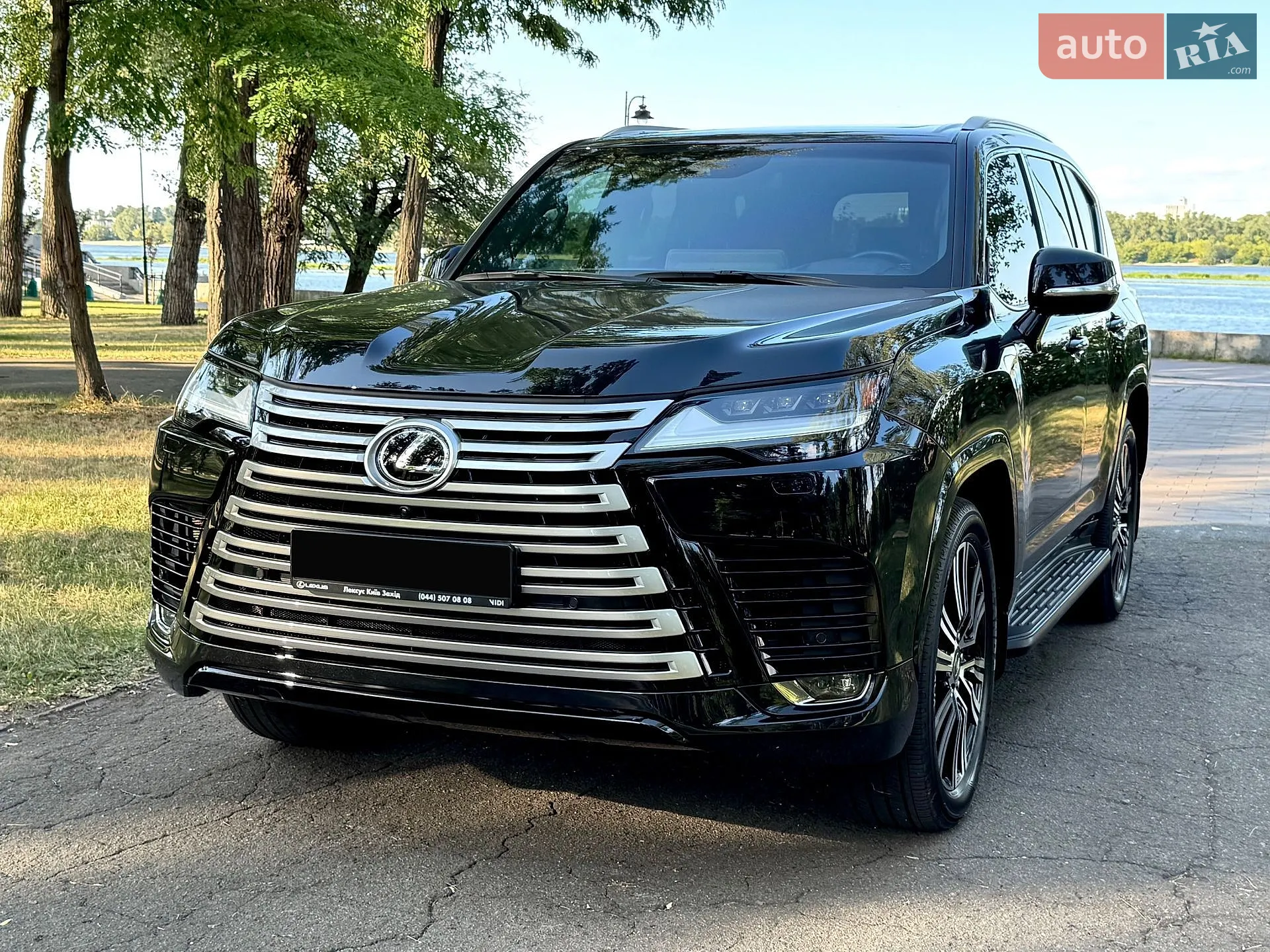 Lexus LX, 2022