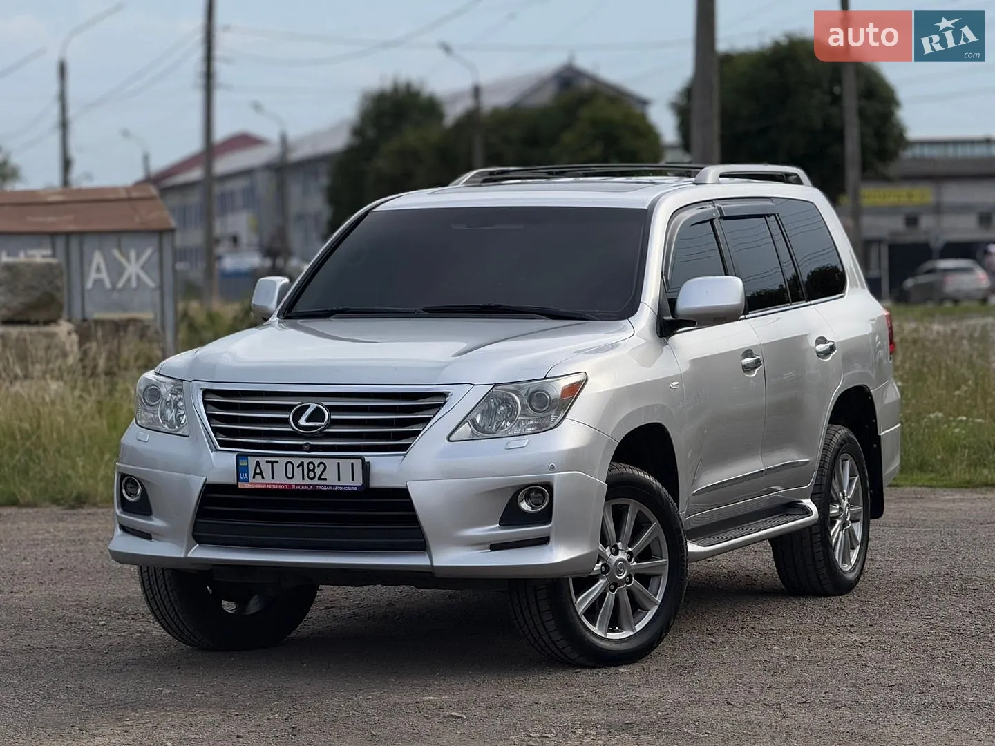 Lexus LX, 2010