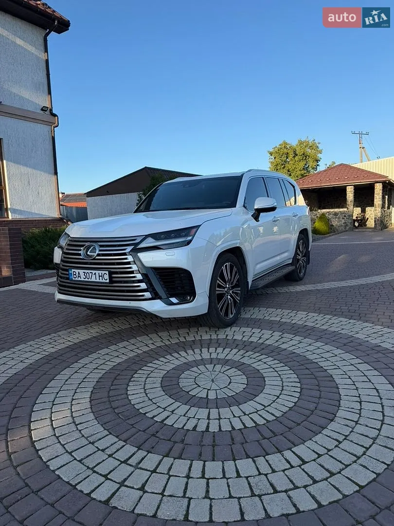 Lexus LX, 2022