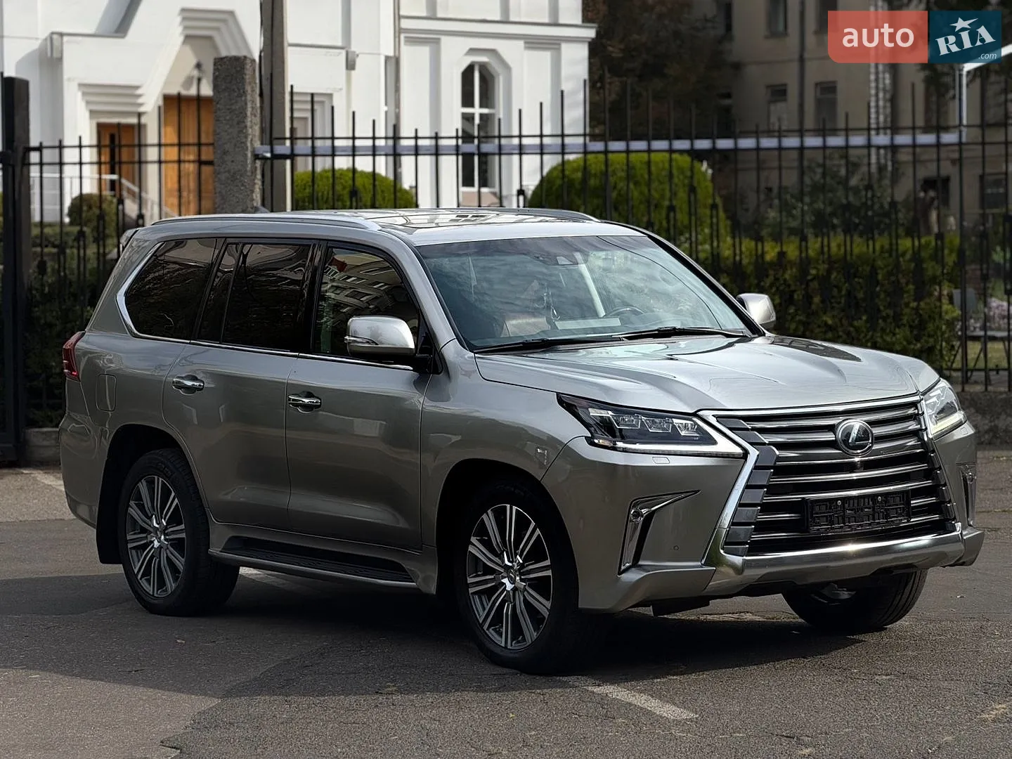 Lexus LX, 2016