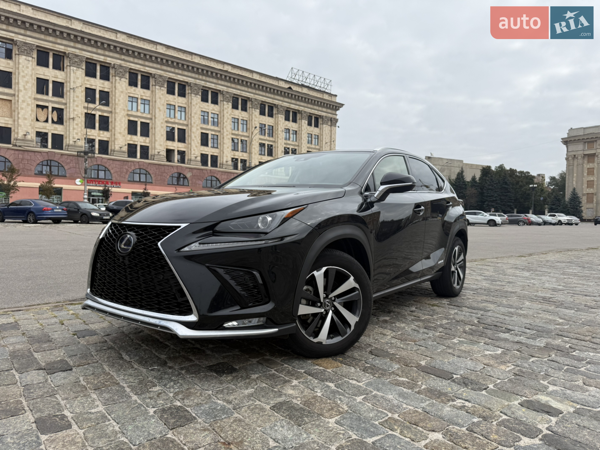 Lexus NX, 2021